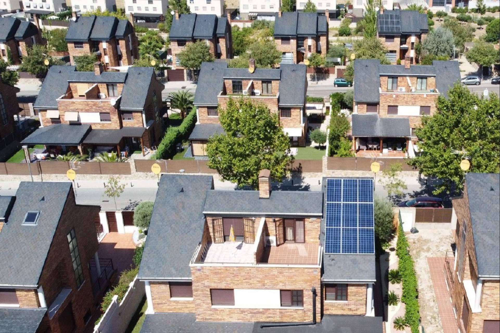 Instalación de hasta 4 paneles sin cargo, por Bluetek Solar