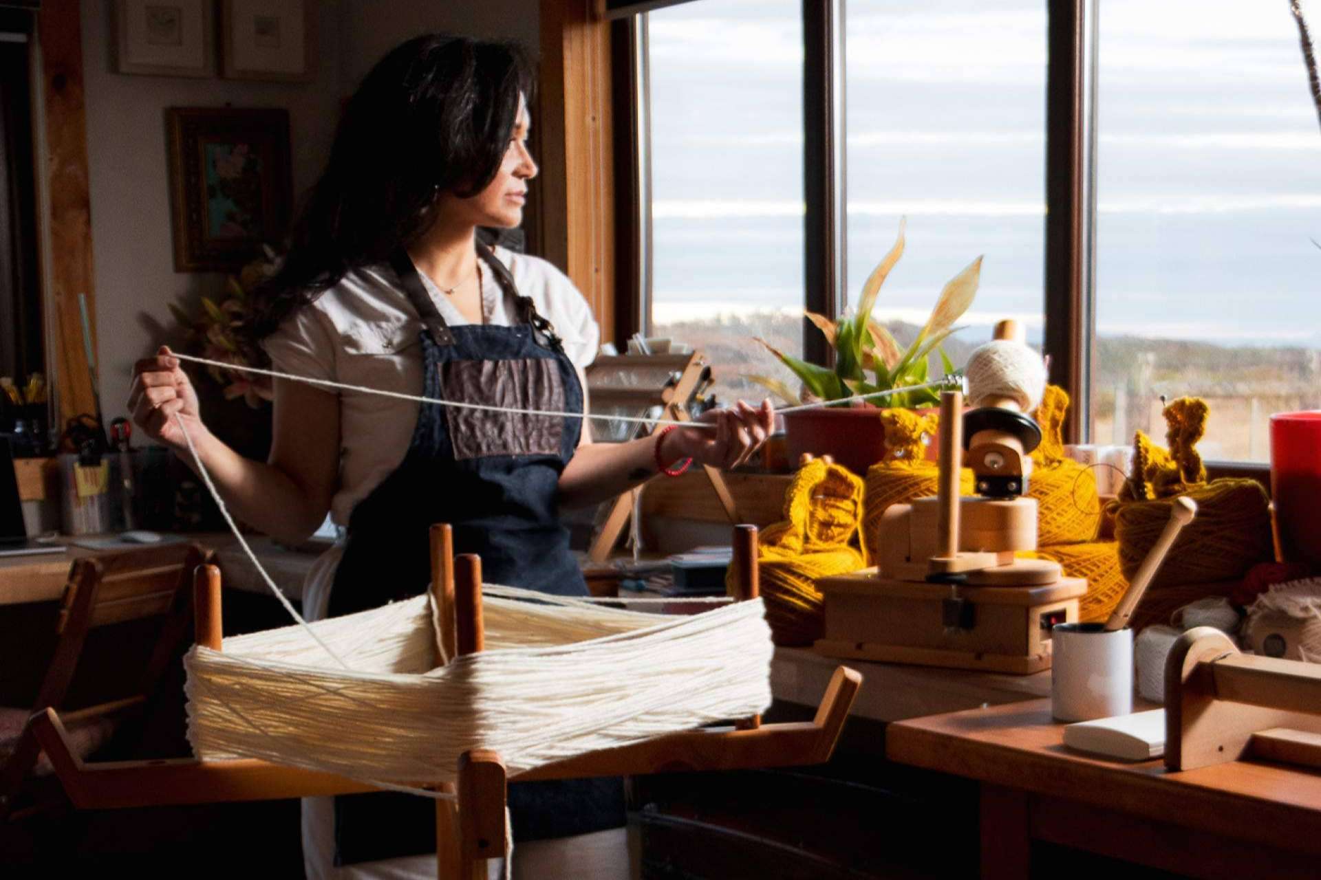 La artista textil chilena Claudia Wool se traslada a una autocaravana para viajar por Europa