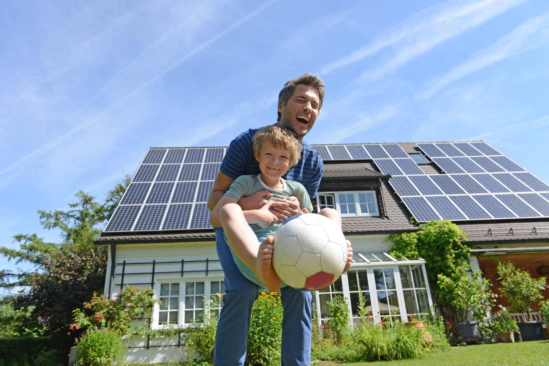 ¿Cada cuanto tiempo se tiene que cambiar una placa solar y realizar su mantenimiento?, por Soof