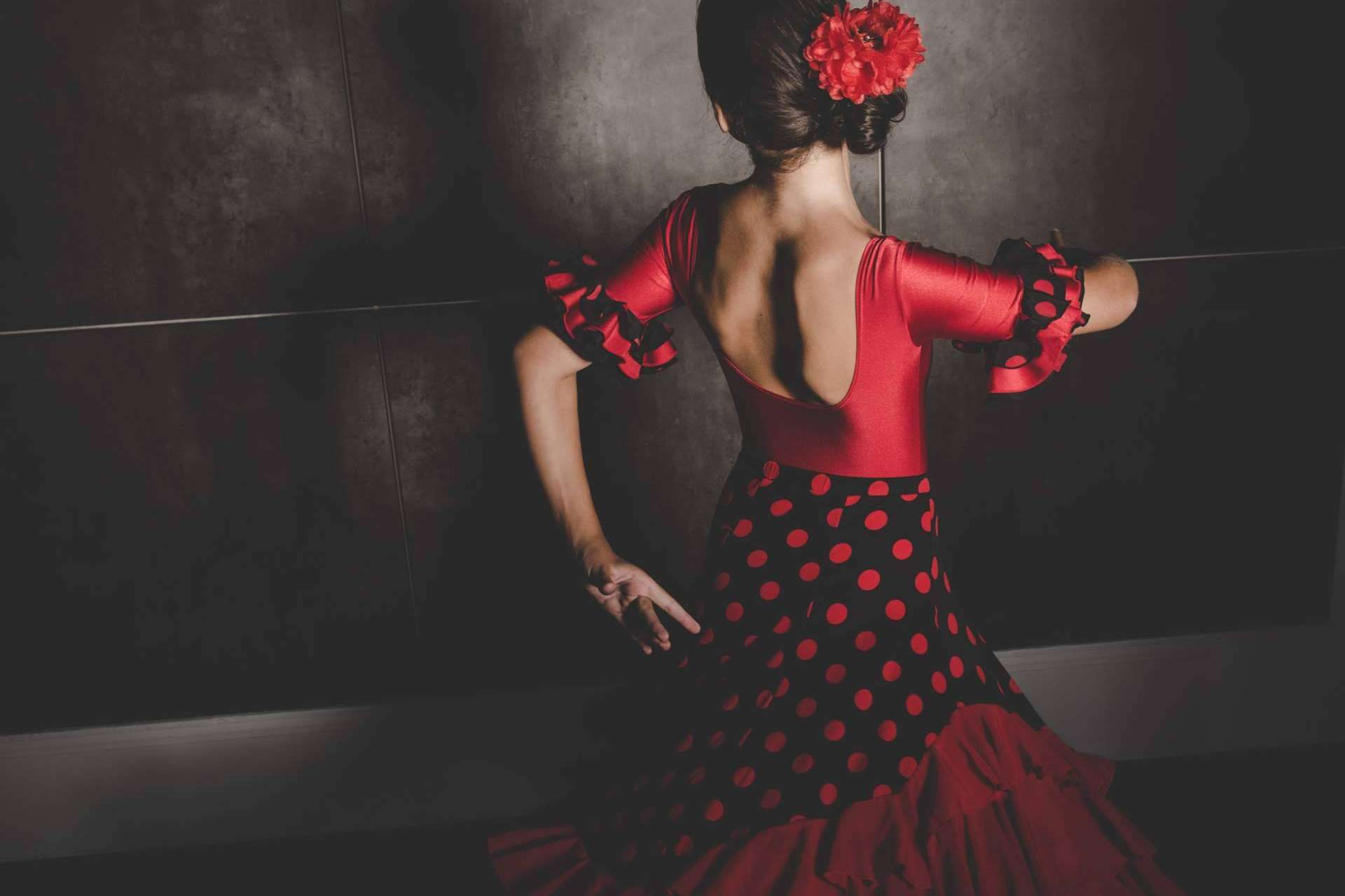 Encontrar el traje de flamenca perfecto para la Feria de Sevilla 2023 en Viva La Feria