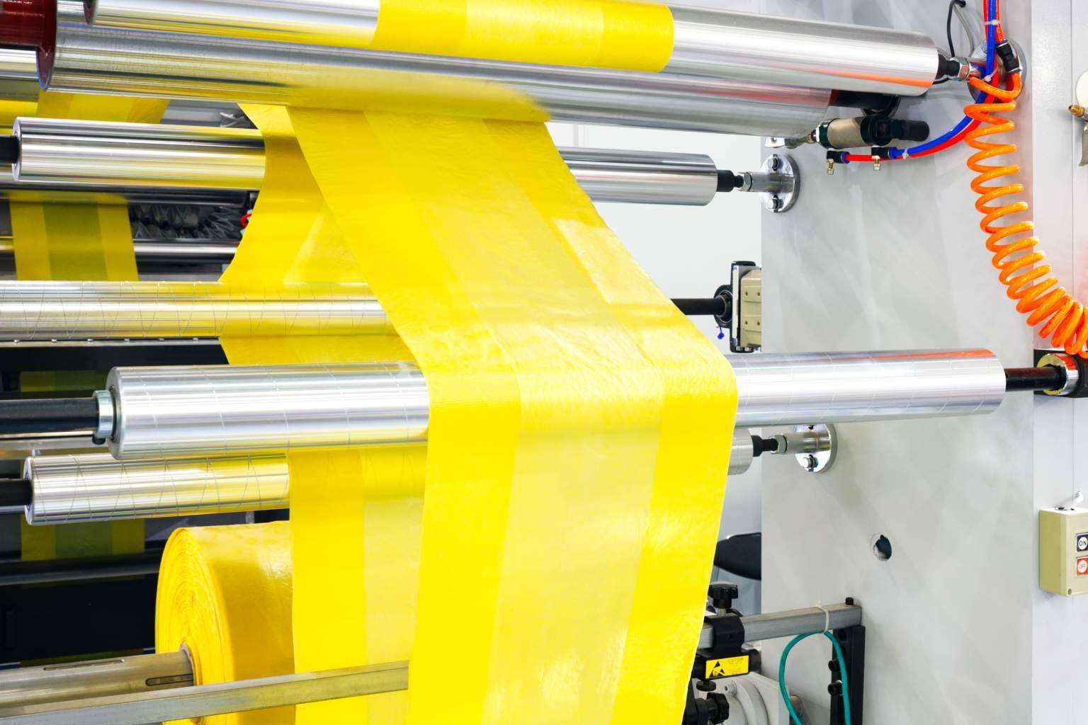 Servicios de comercialización y distribución de especialidades químicas para las industrias de la mano de Kadion