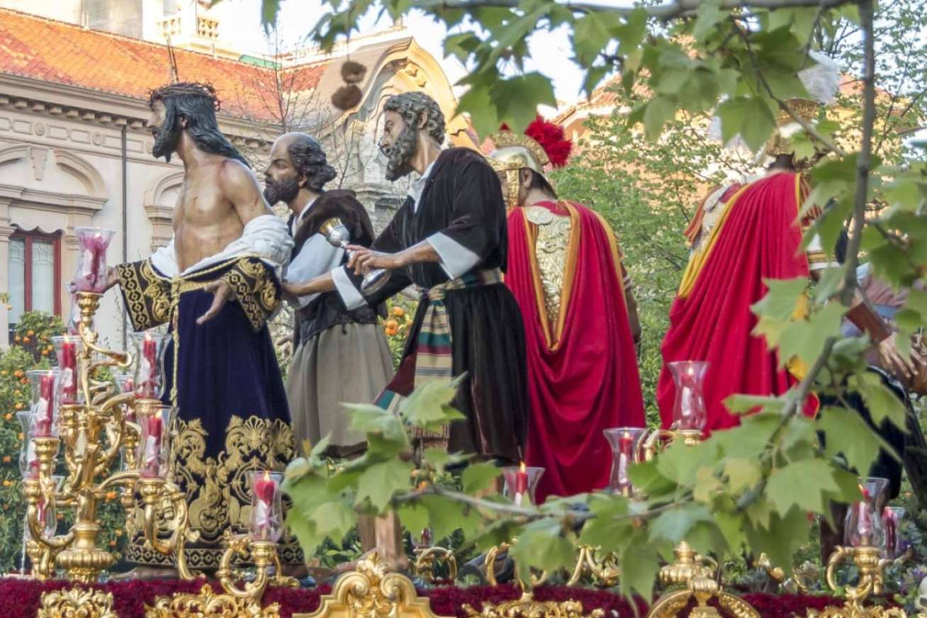 La red social para los cofrades, Carrera Oficial, para explorar la Semana Santa de España