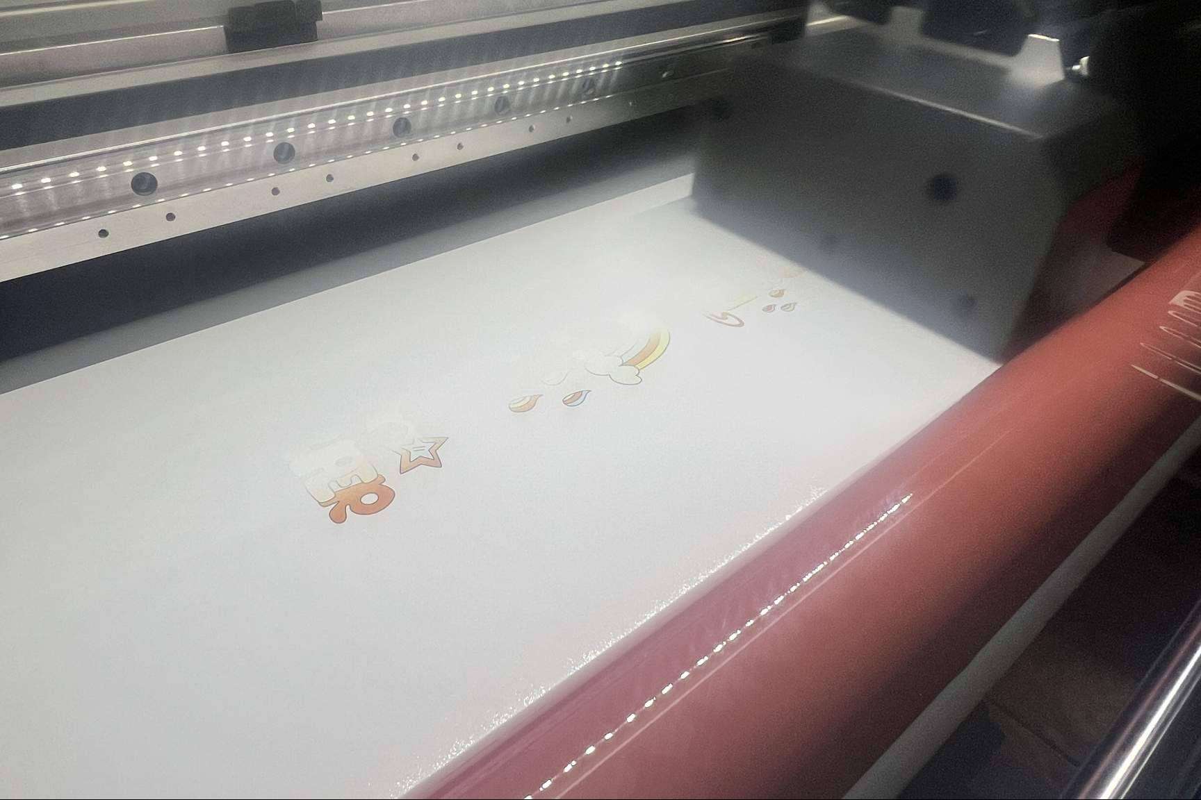 ¿Qué es la impresión en DTF UV y de qué modo funciona?