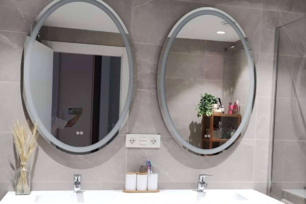 La nueva tendencia 2023 son los espejos redondos con luz LED para cuarto de baño