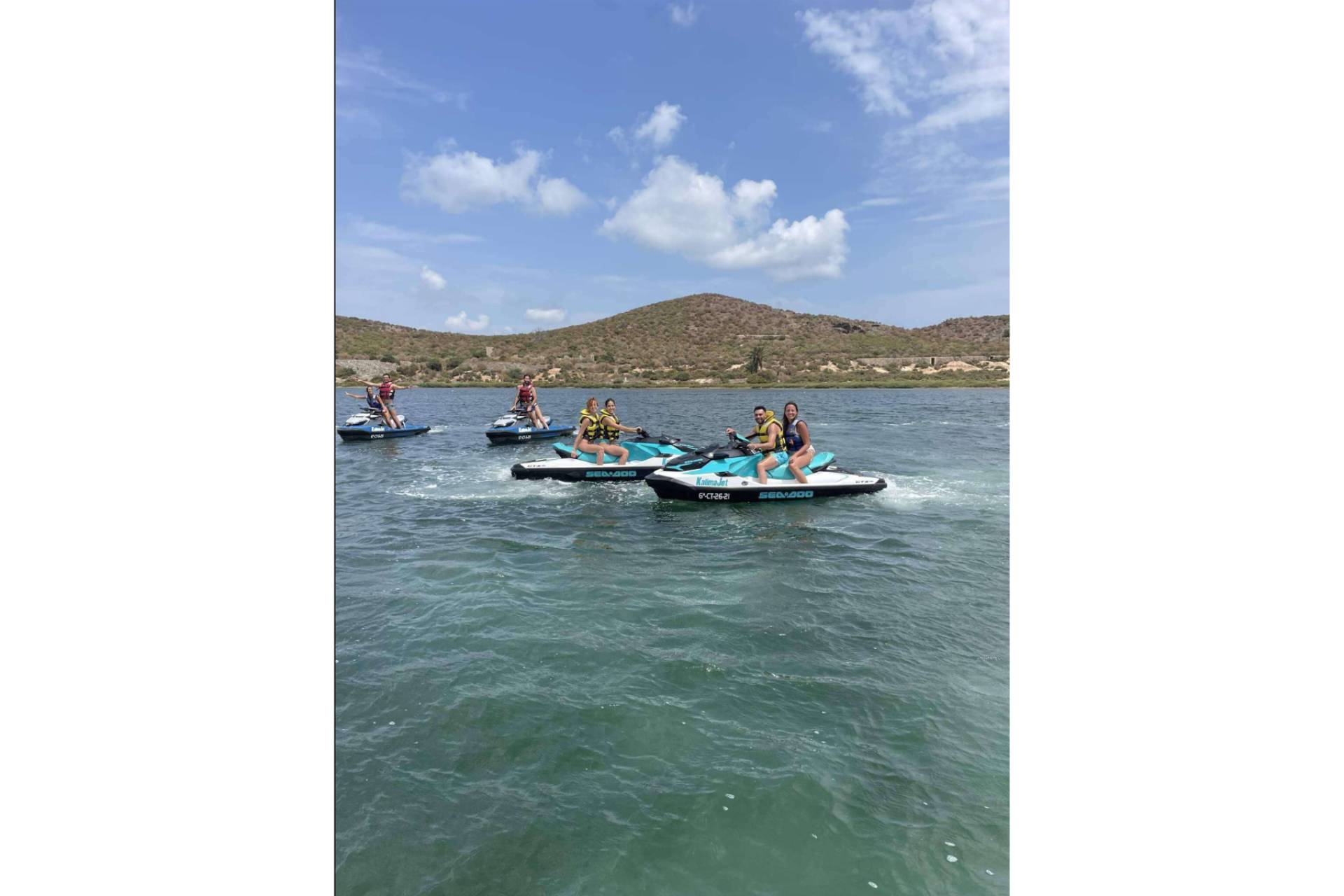 Los tours y experiencias con el alquiler de motos de agua en Murcia, con Kalima Charter