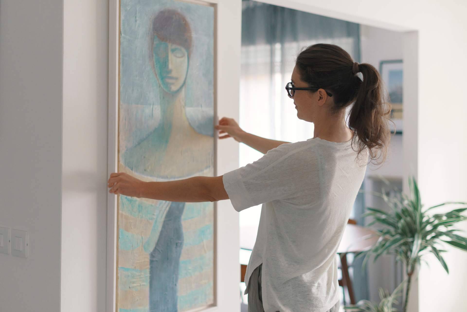 Trucos para colgar cuadros decorativos en casa