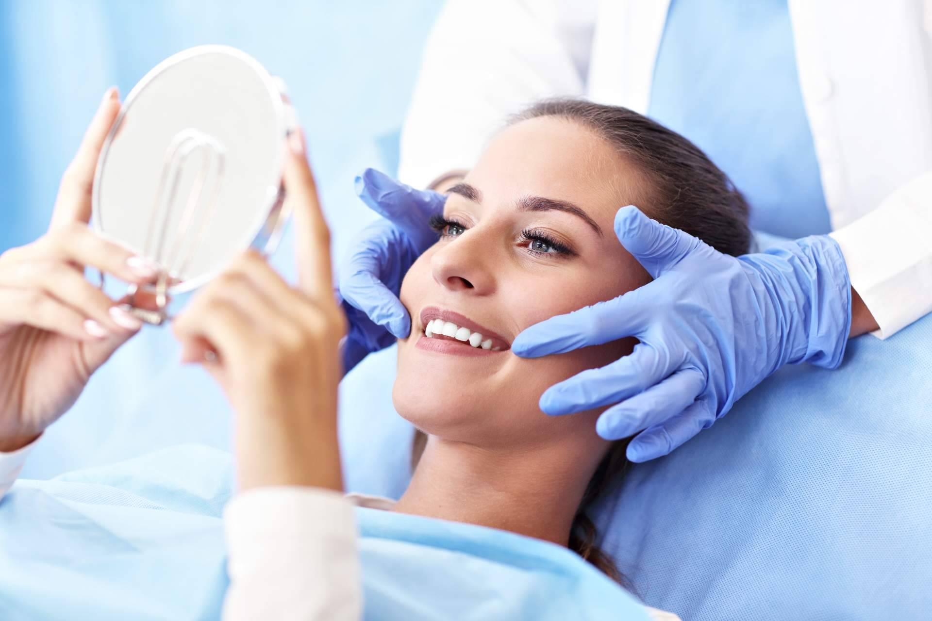 Una sonrisa radiante con el innovador tratamiento de Diseño de Sonrisa. ¡Listo para la boda!