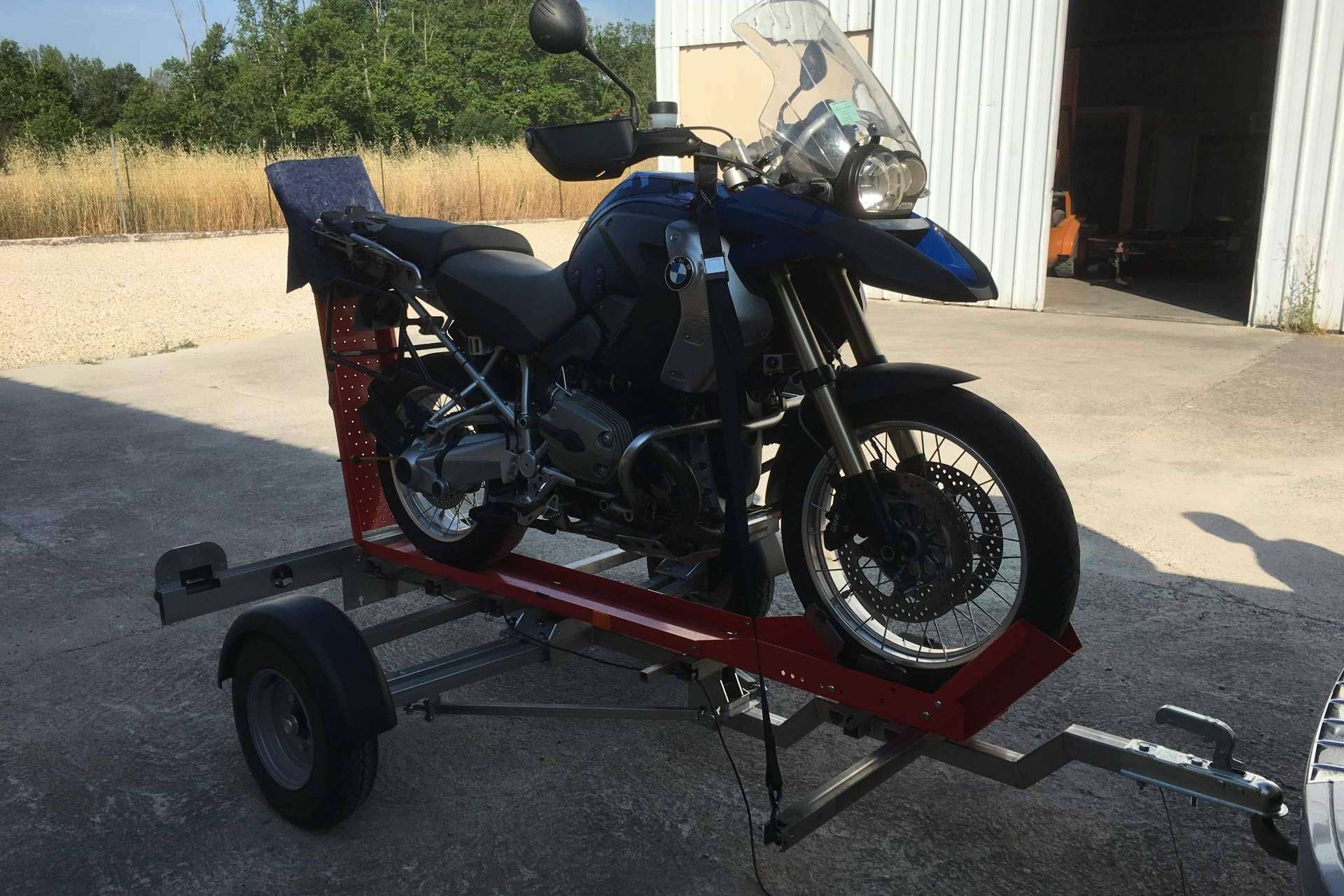 Busco Remolque pone a disposición una guía del uso de remolques para motos España