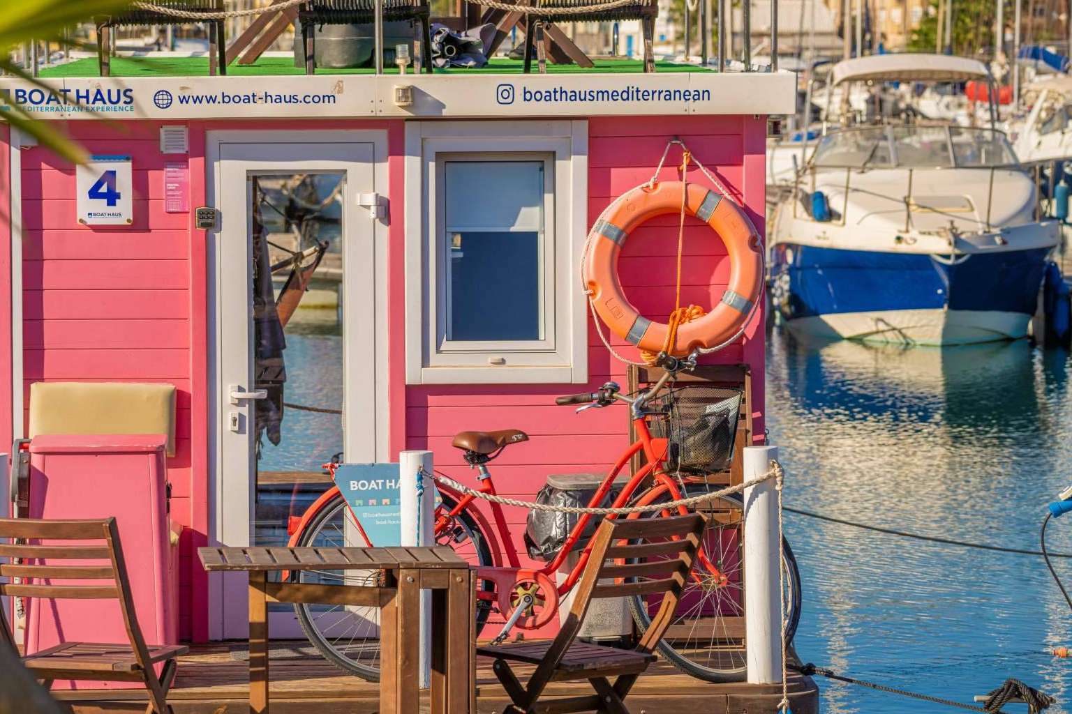 Conocer La Línea de la Concepción con alojamiento en las casas flotantes
