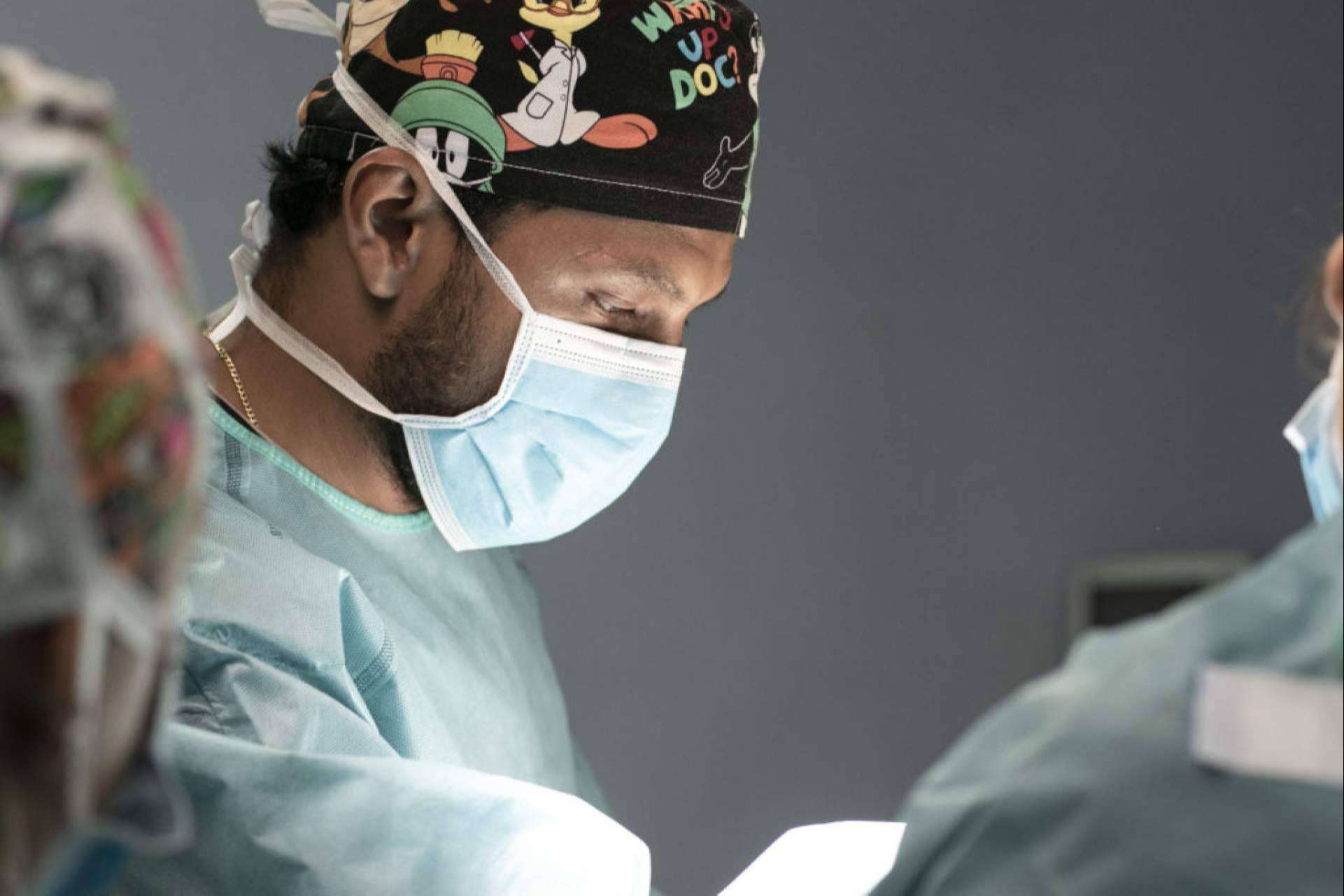 Dr. Cesar Padilla, el especialista en cirugía de aumento de pecho en Málaga