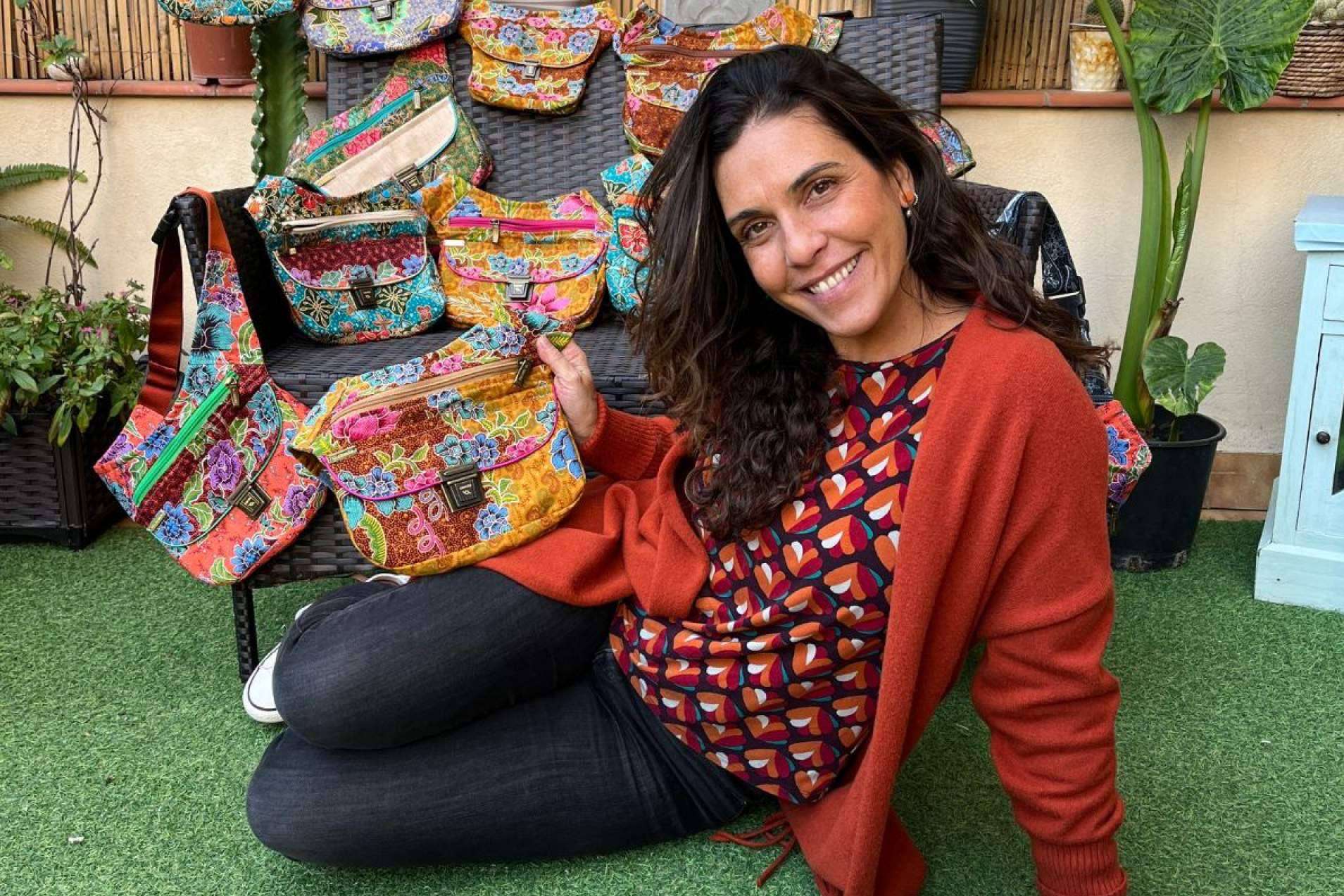 En motivo de su 9º aniversario, Caomka presenta sus riñoneras más exclusivas y se viste de fiesta