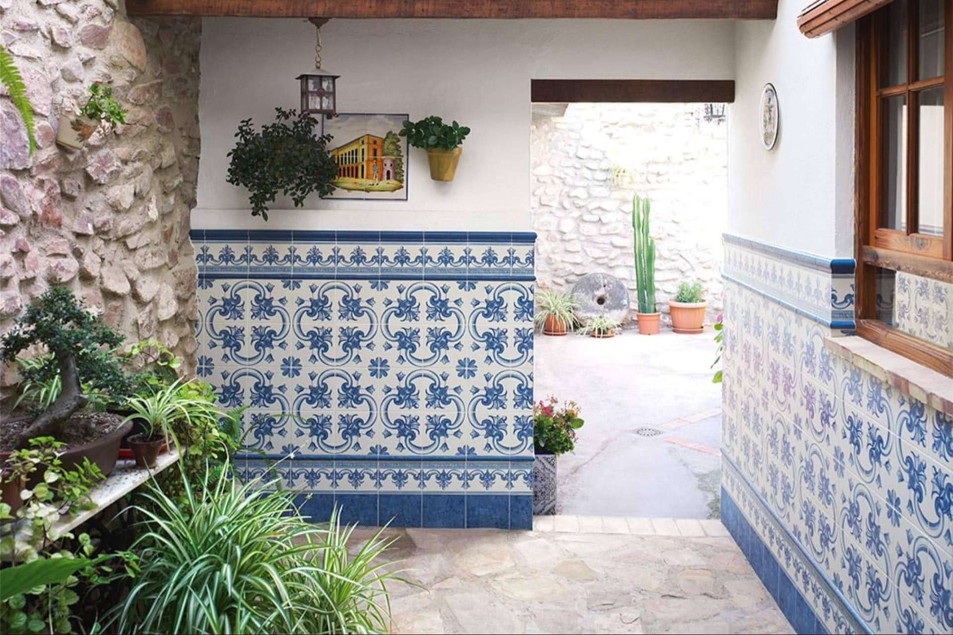La belleza y elegancia de los azulejos andaluces de Interazulejo