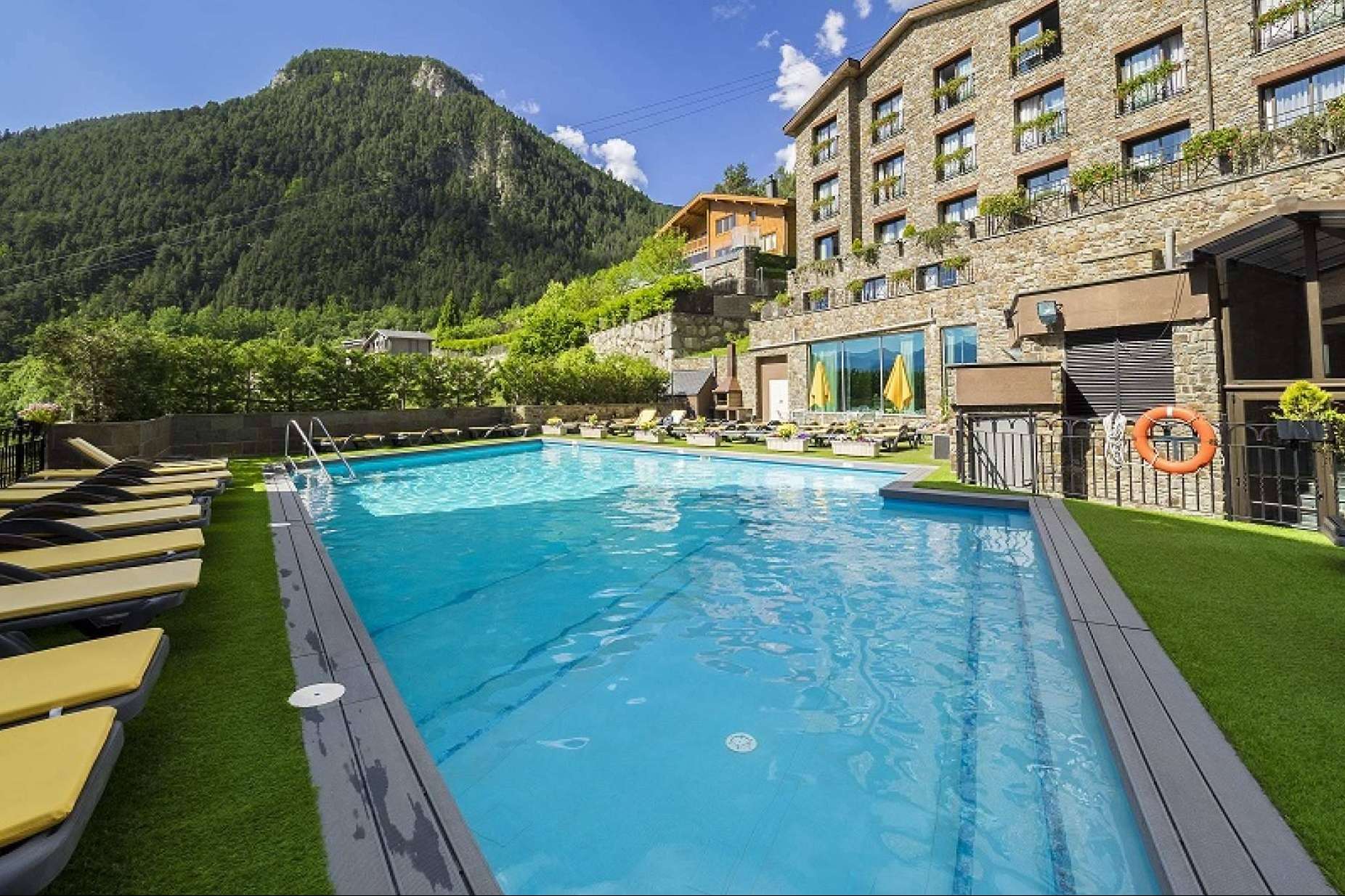 ¿Qué se ofrece durante la temporada de verano en el Hotel Spa Princesa Parc?