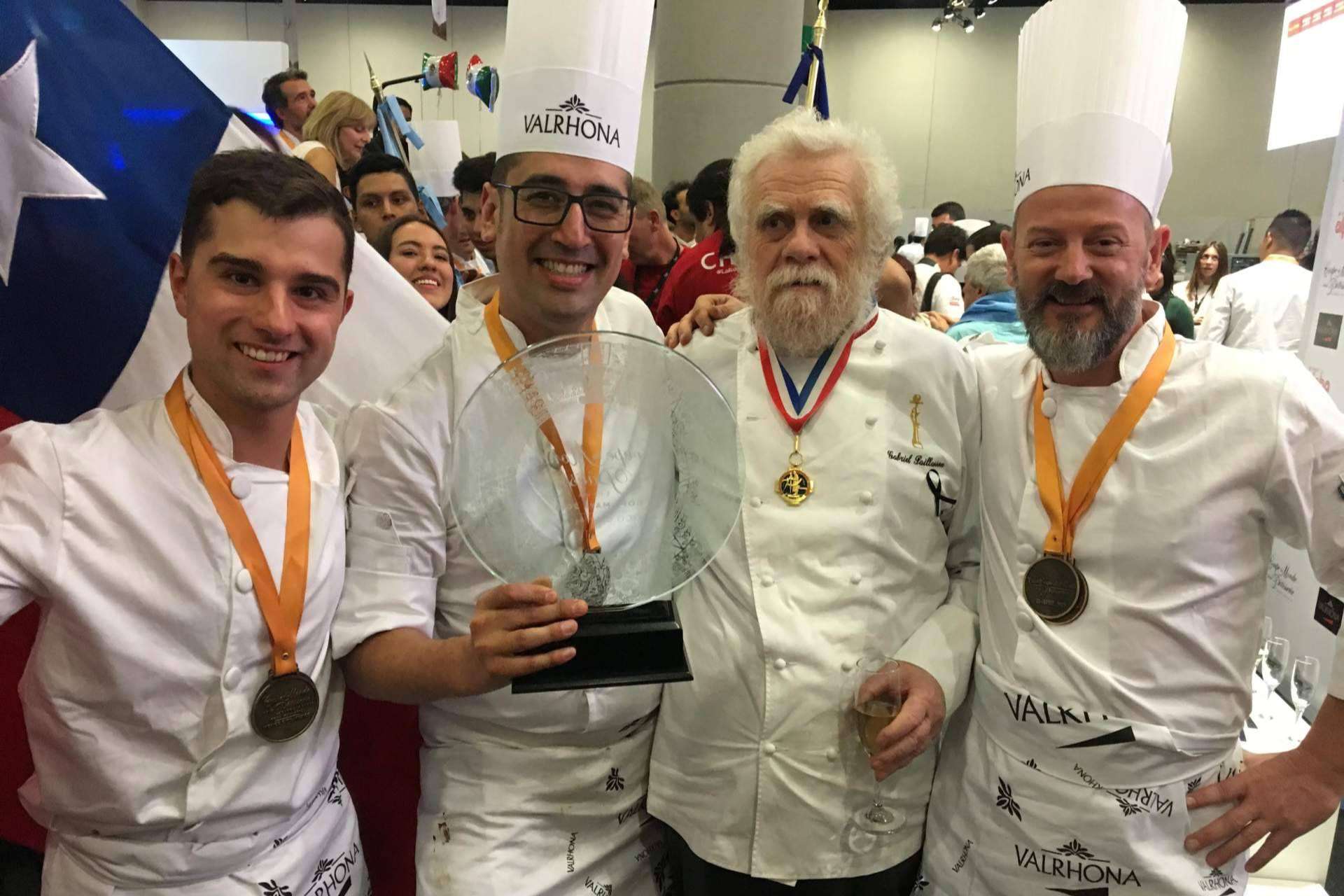Reconocimiento para Hans Ovando, de Be Chef, con el premio de Mejor Pastelero de España