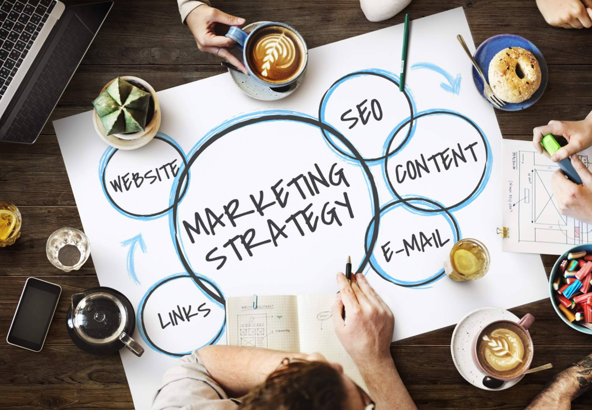 Mejorar la presencia online con los expertos en marketing digital de la empresa Queenpc