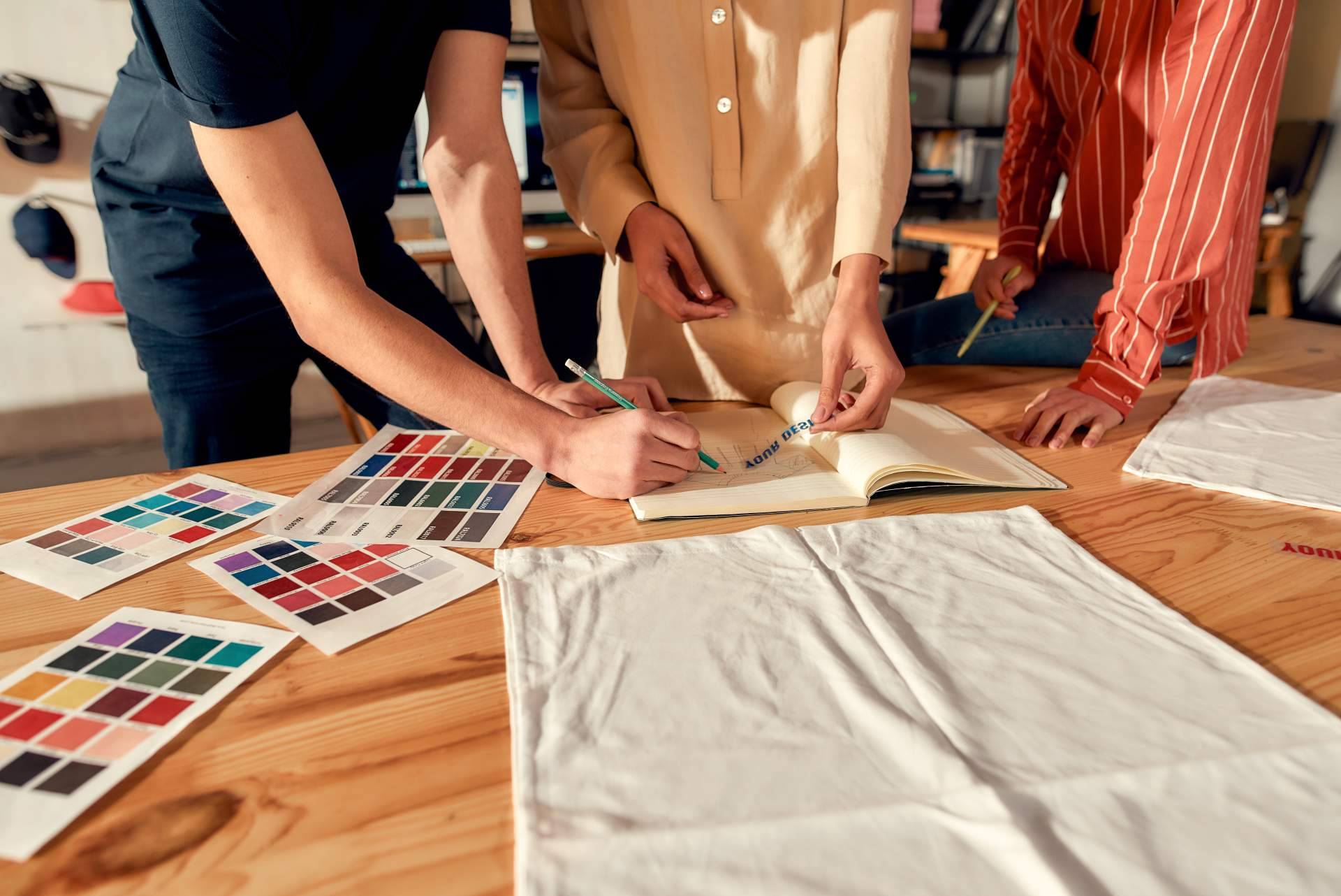 ¿Dónde acudir para un diseño de camisetas personalizadas de calidad? SrFlyer