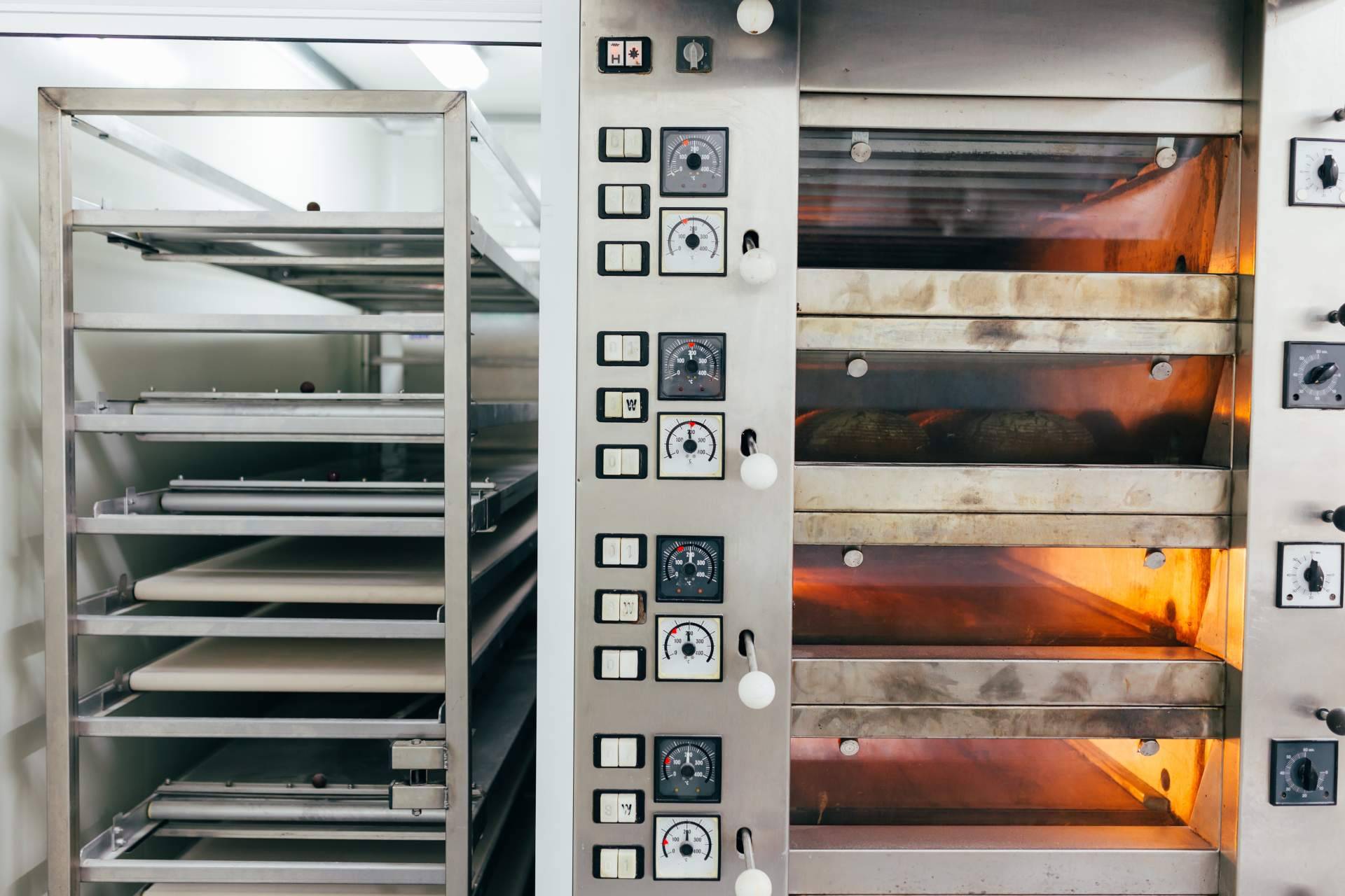 ¿Por qué es importante equipar una cocina profesional con un horno industrial?
