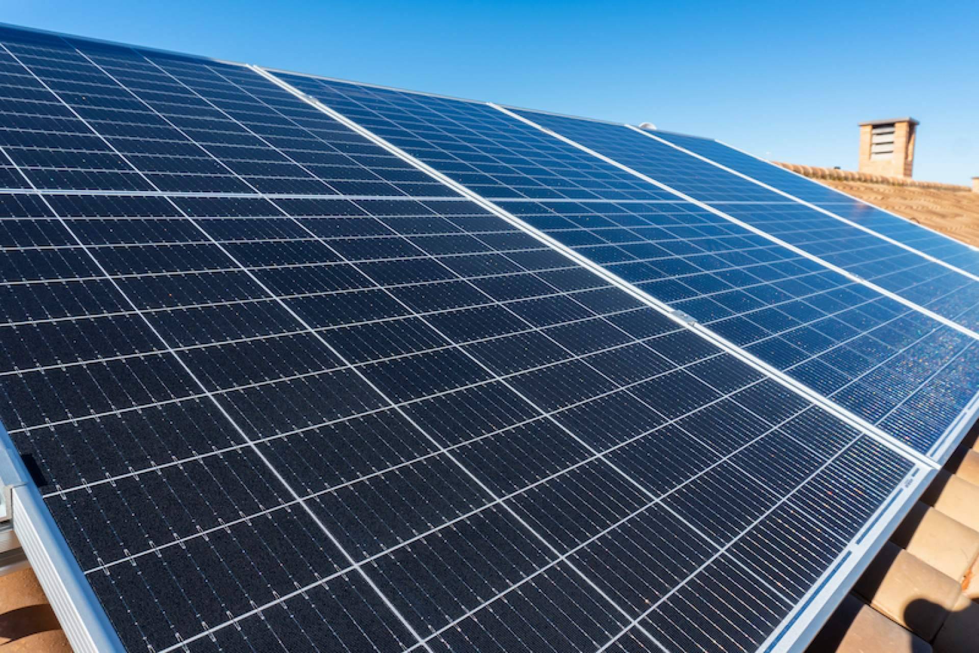 ¿Cuáles son los beneficios de las placas solares en Ciudad Real?, con Amagi Solar
