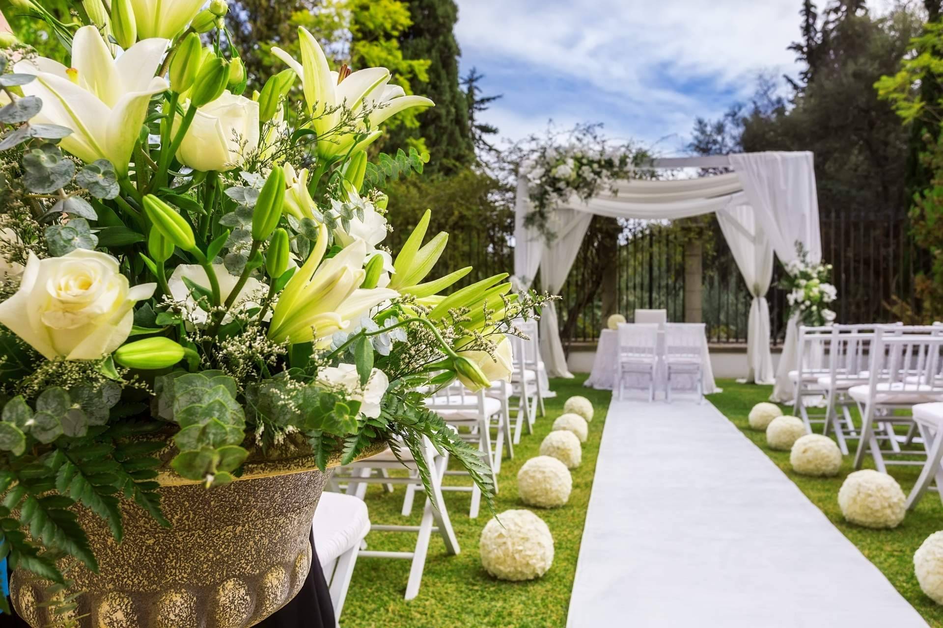 Realzar la belleza de una boda gracias a los arreglos florales de Rosistirem