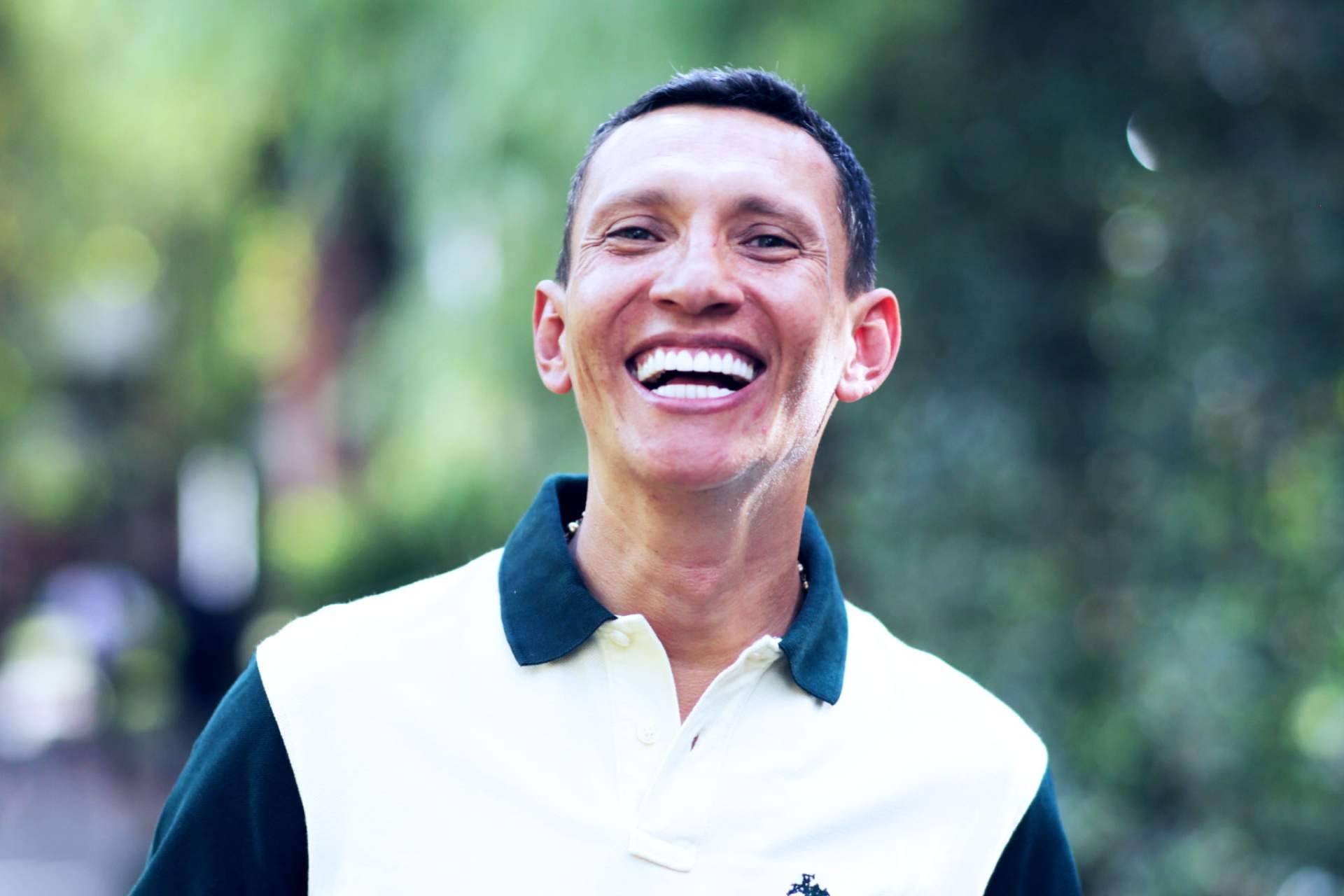 Diseño de sonrisa e implantes dentales en Odontología de Marlon Becerra