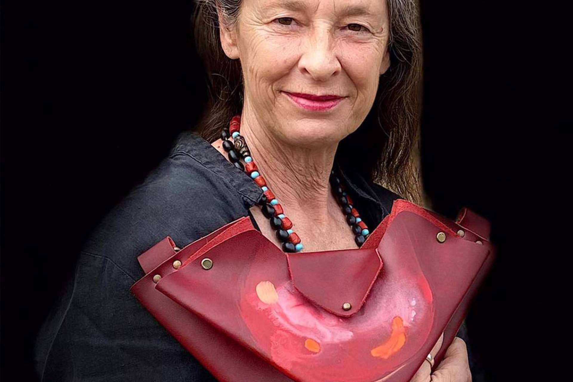 Bolsos pintados a mano; la fusión de arte y diseño en Araceli García