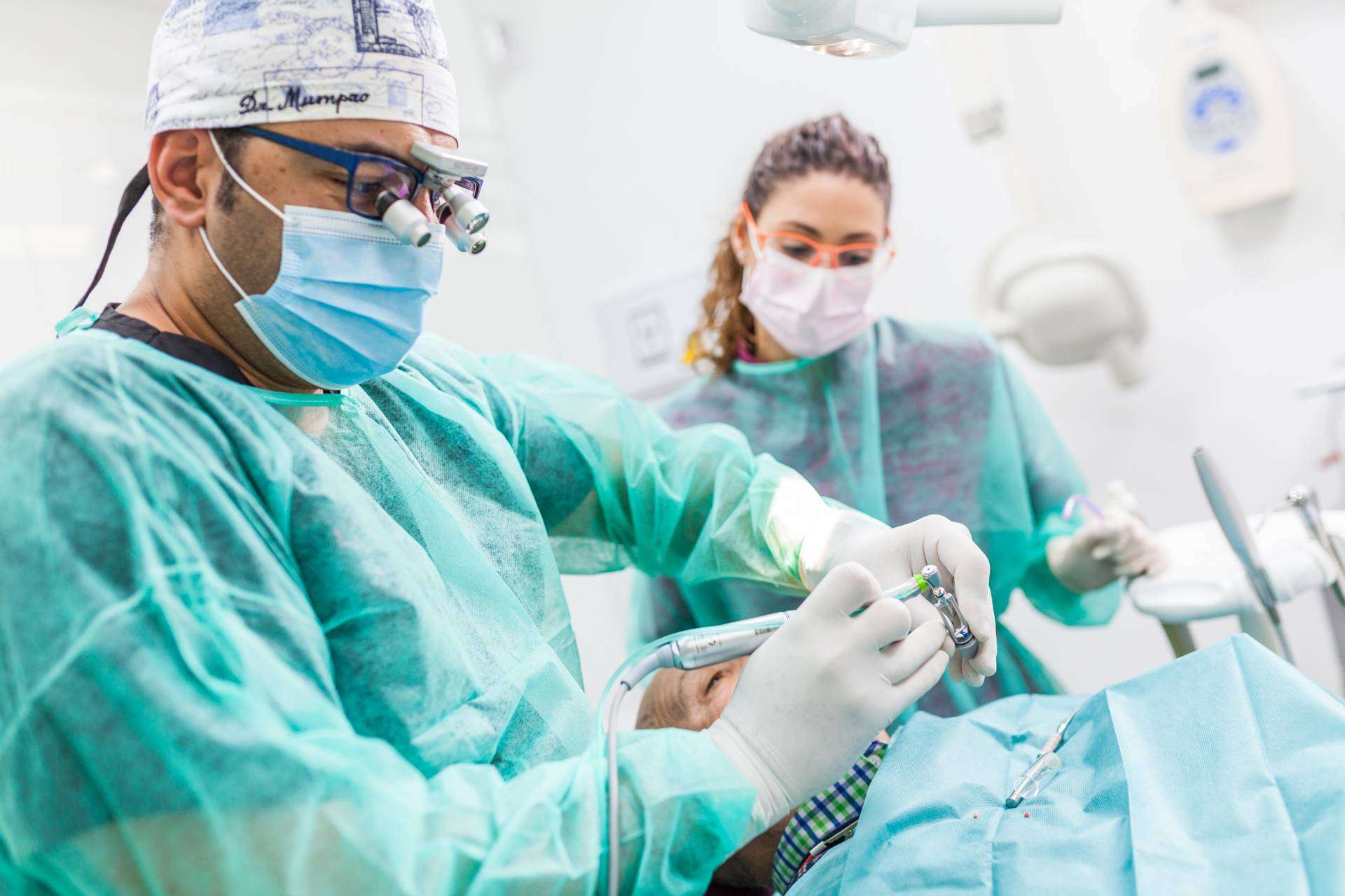 Ortodoncia invisible con el tratamiento que ofrece Dental Implantologie