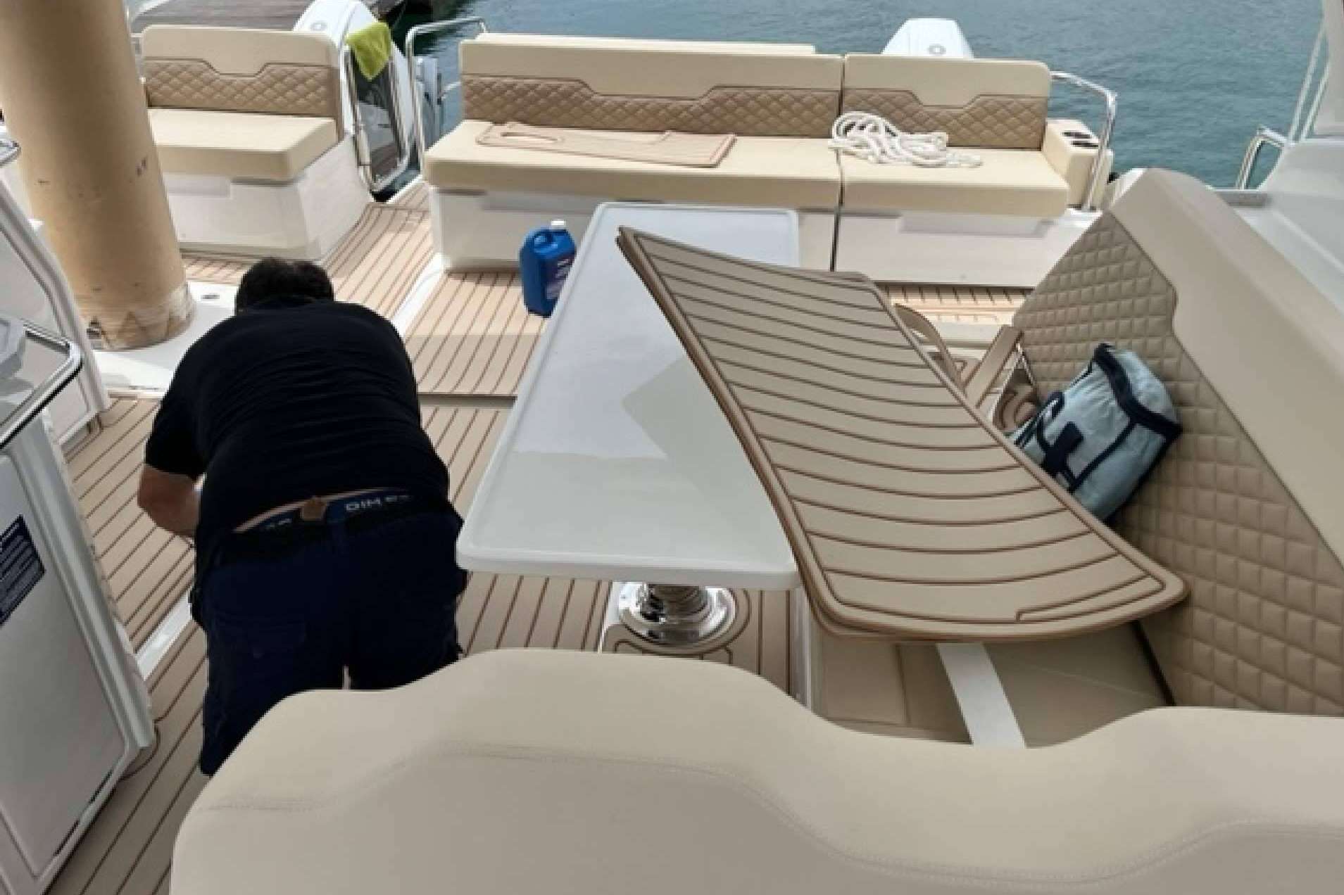 Teca sintética 4deck, con Nautic Services