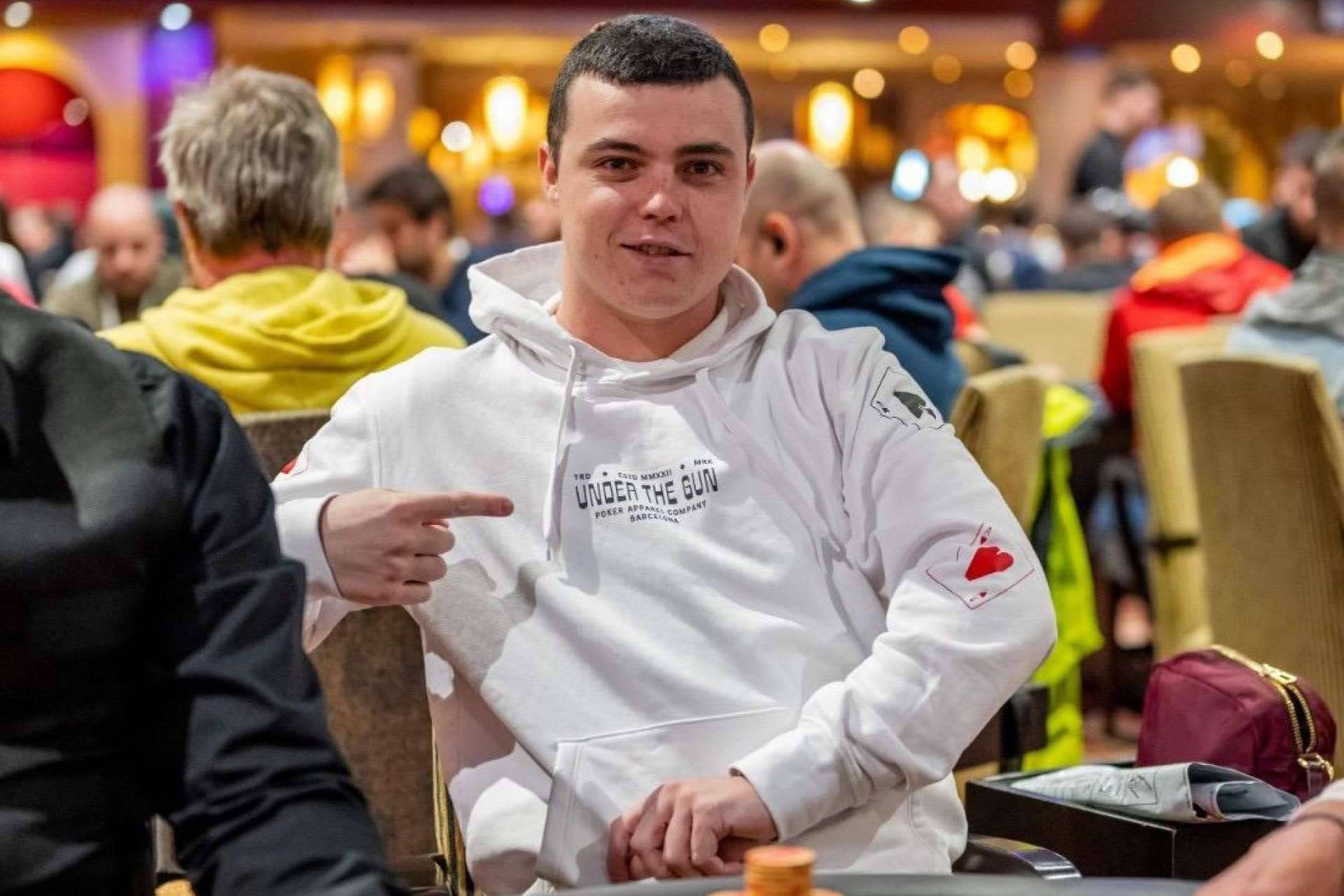 Under The Gun, el armario para los apasionados del póker