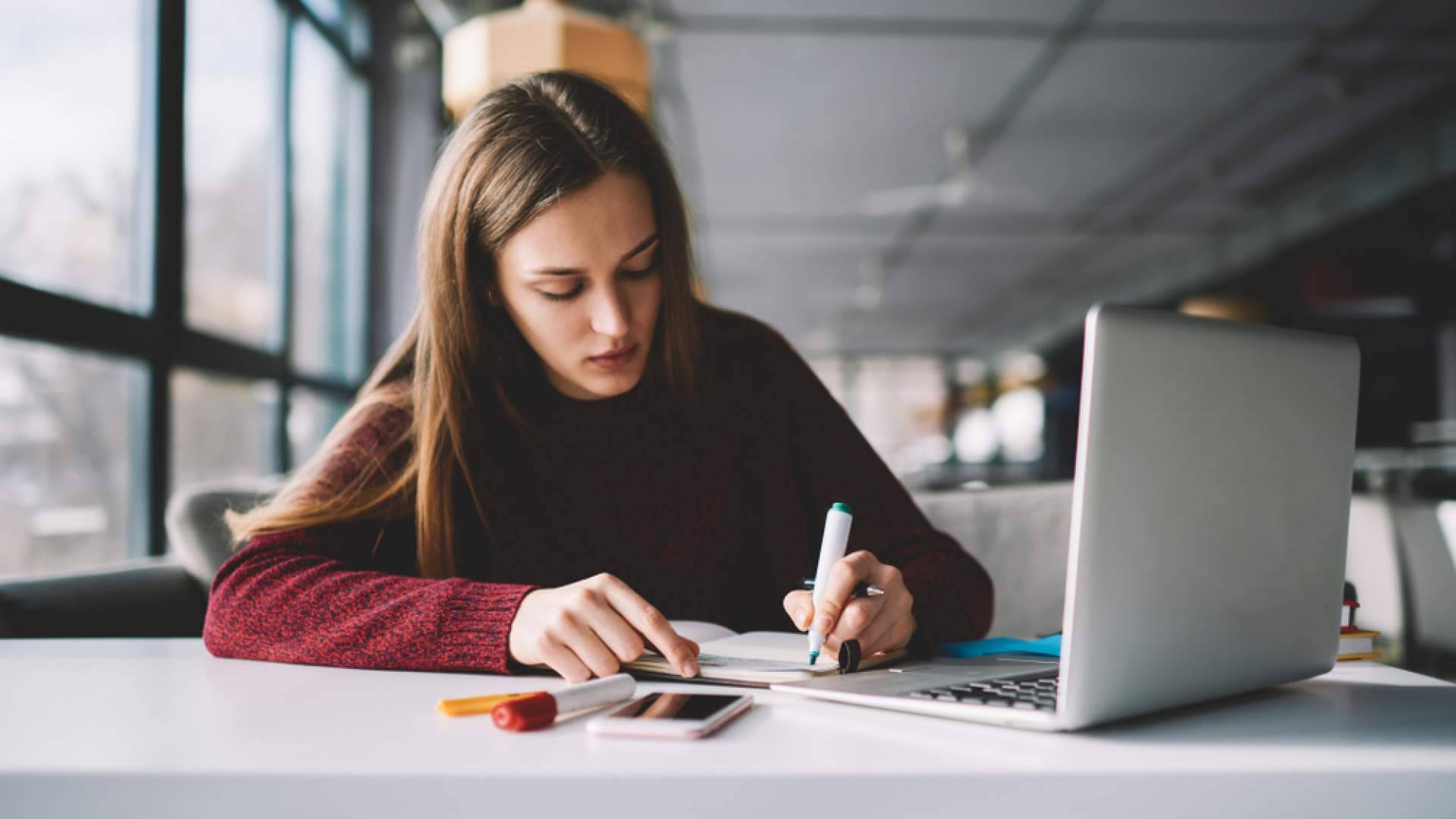 ¿Cómo aprender y aprobar mientras se disfruta del tiempo libre? ApruebaTodo
