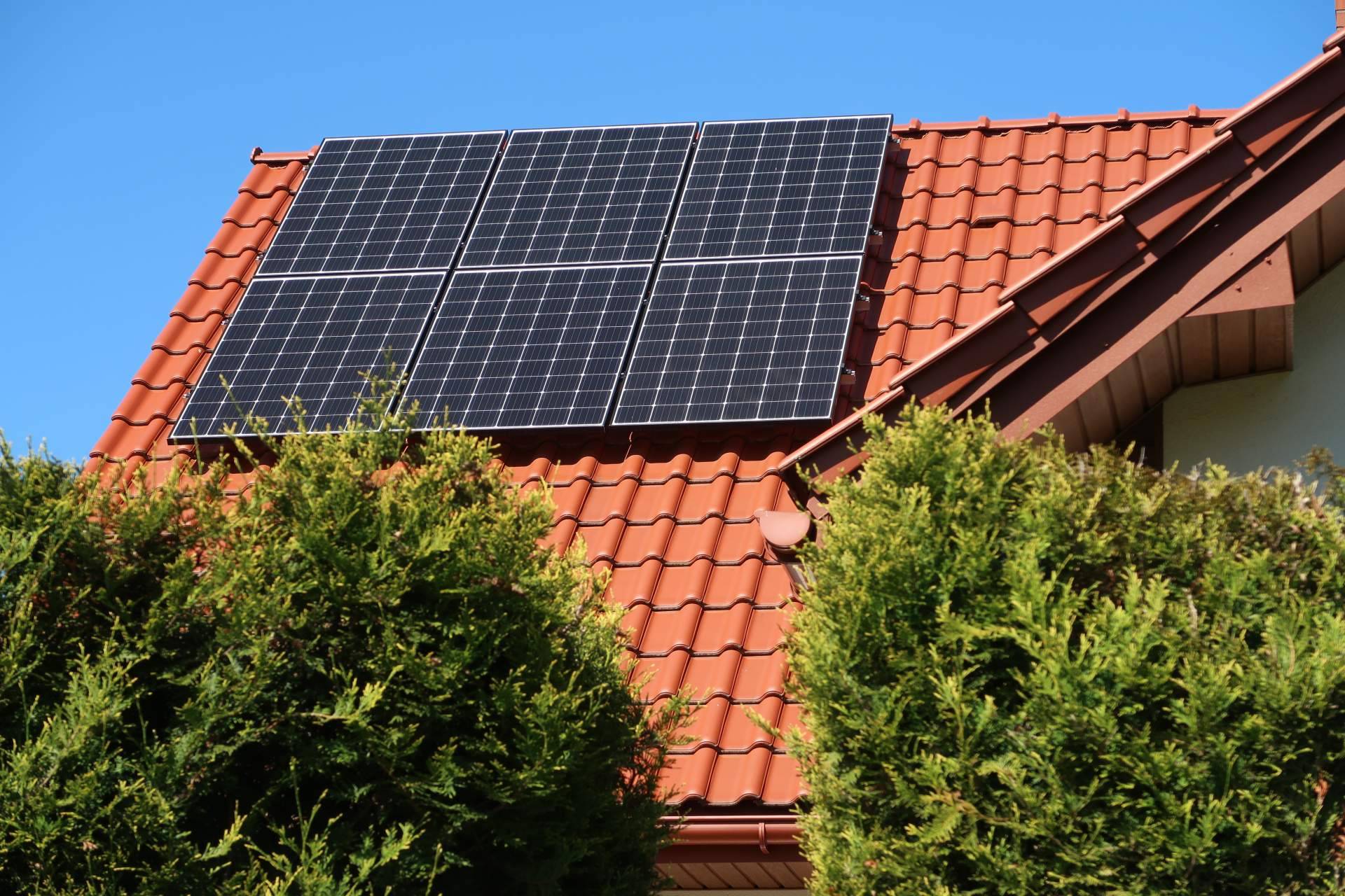 Solar Placa apuesta por el aprovechamiento de las horas de luz del verano para ahorrar más en la factura