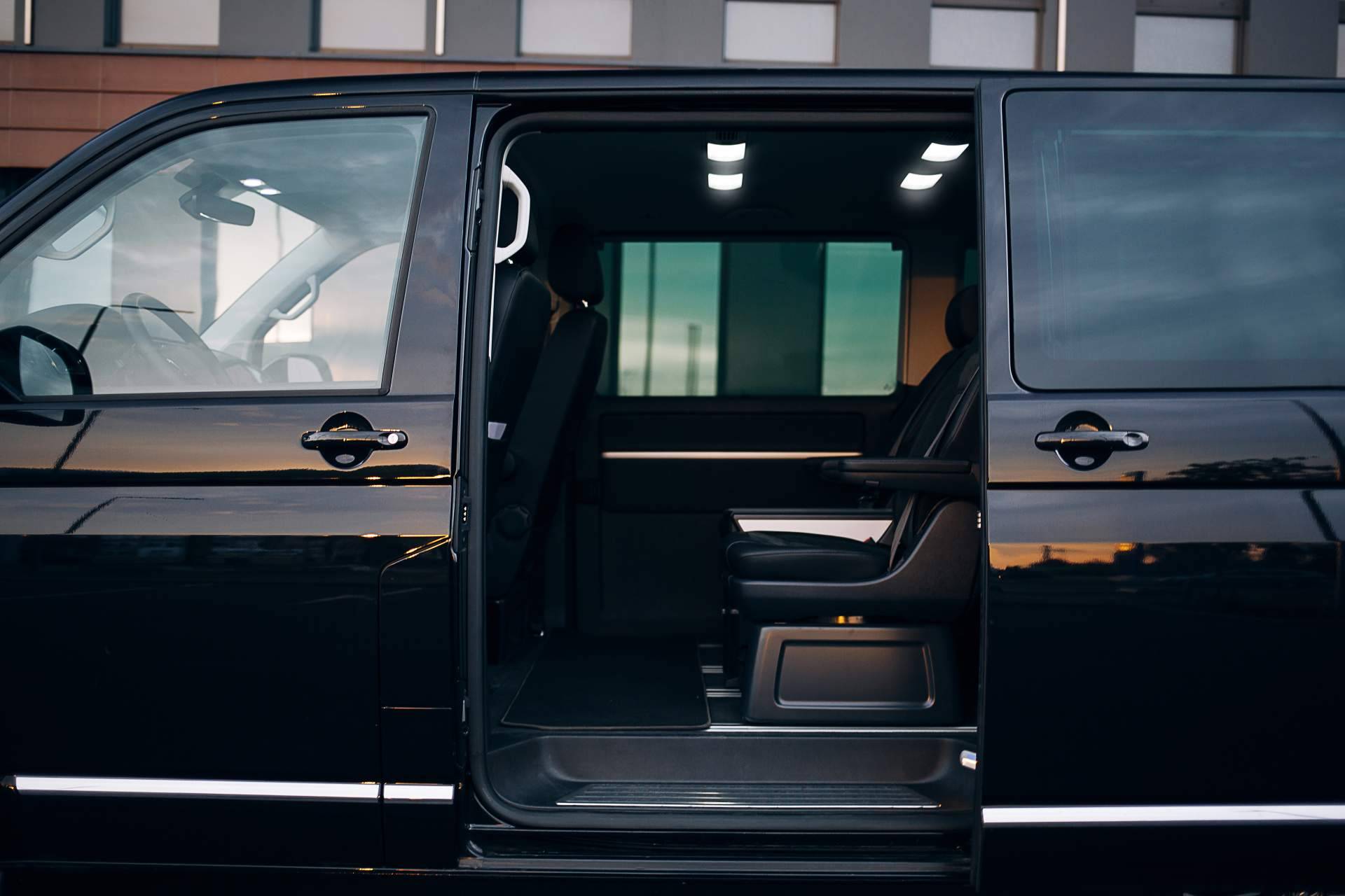 Experiencias inolvidables en familia con transporte privado de lujo en Ibiza de la mano de Alpha VIP Transfer