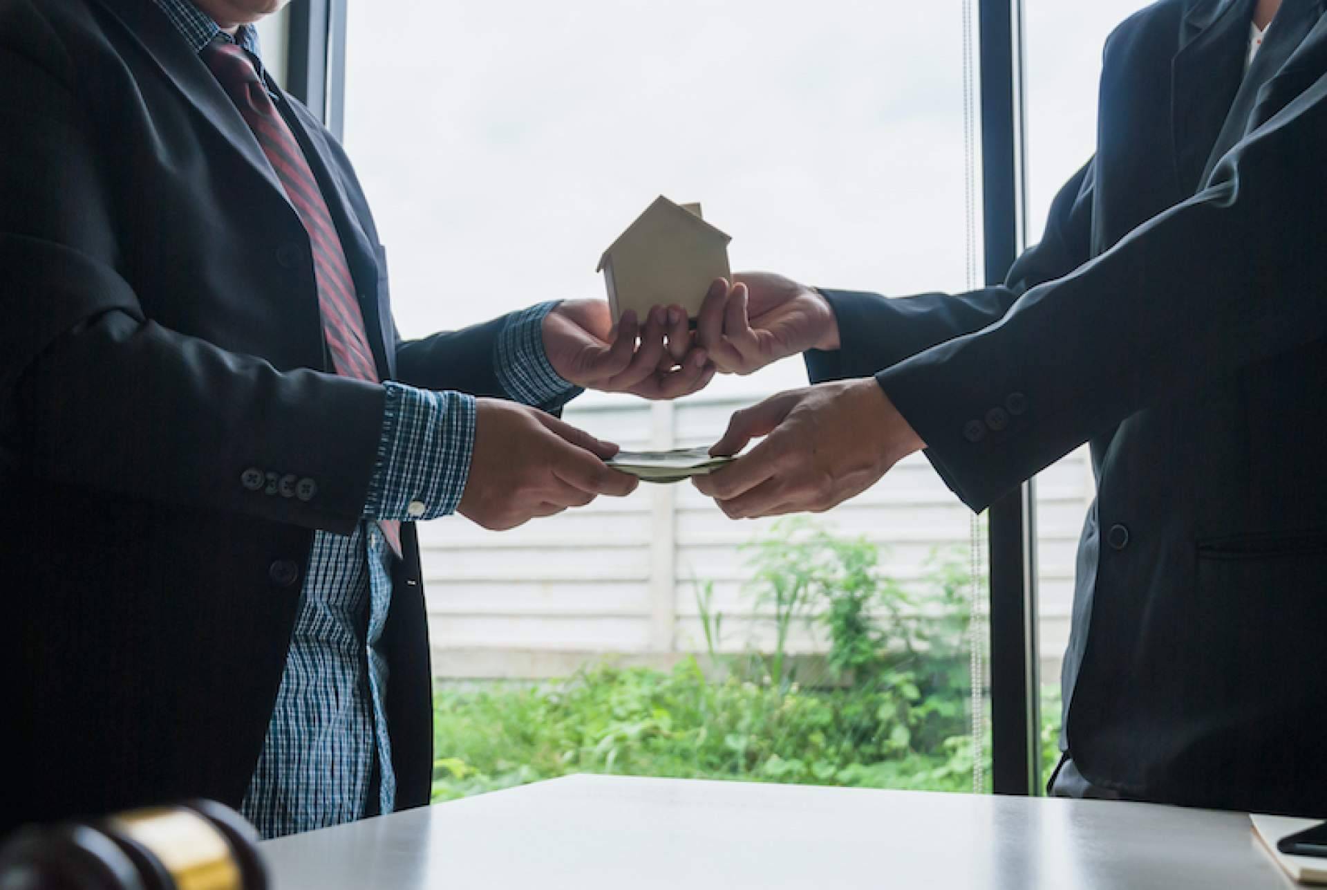 Fondos de inversión vs. inversiones inmobiliarias, elegir la mejor opción para el cliente