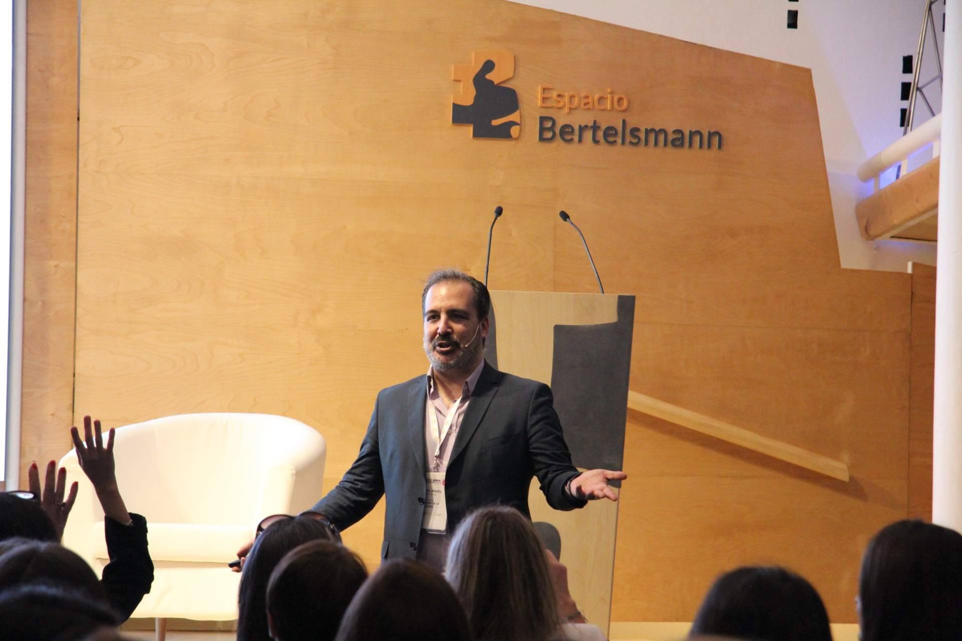 La necesidad de humanizar las marcas; Humanos en la Oficina y su influencia en la nueva comunicación