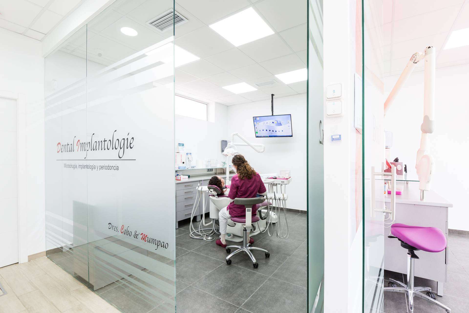 Dental Implantologie explica qué es la odontopediatría y los servicios que ofrece a los niños