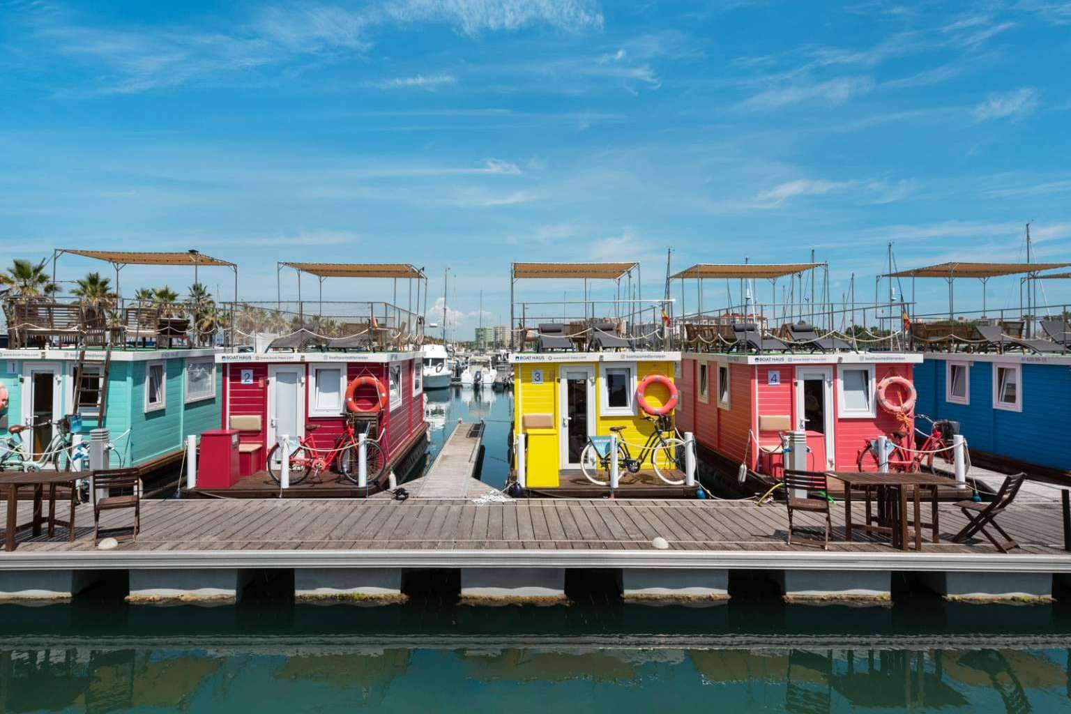 Una nueva forma de disfrutar las vacaciones con amigos en una casa flotante de Boat Haus