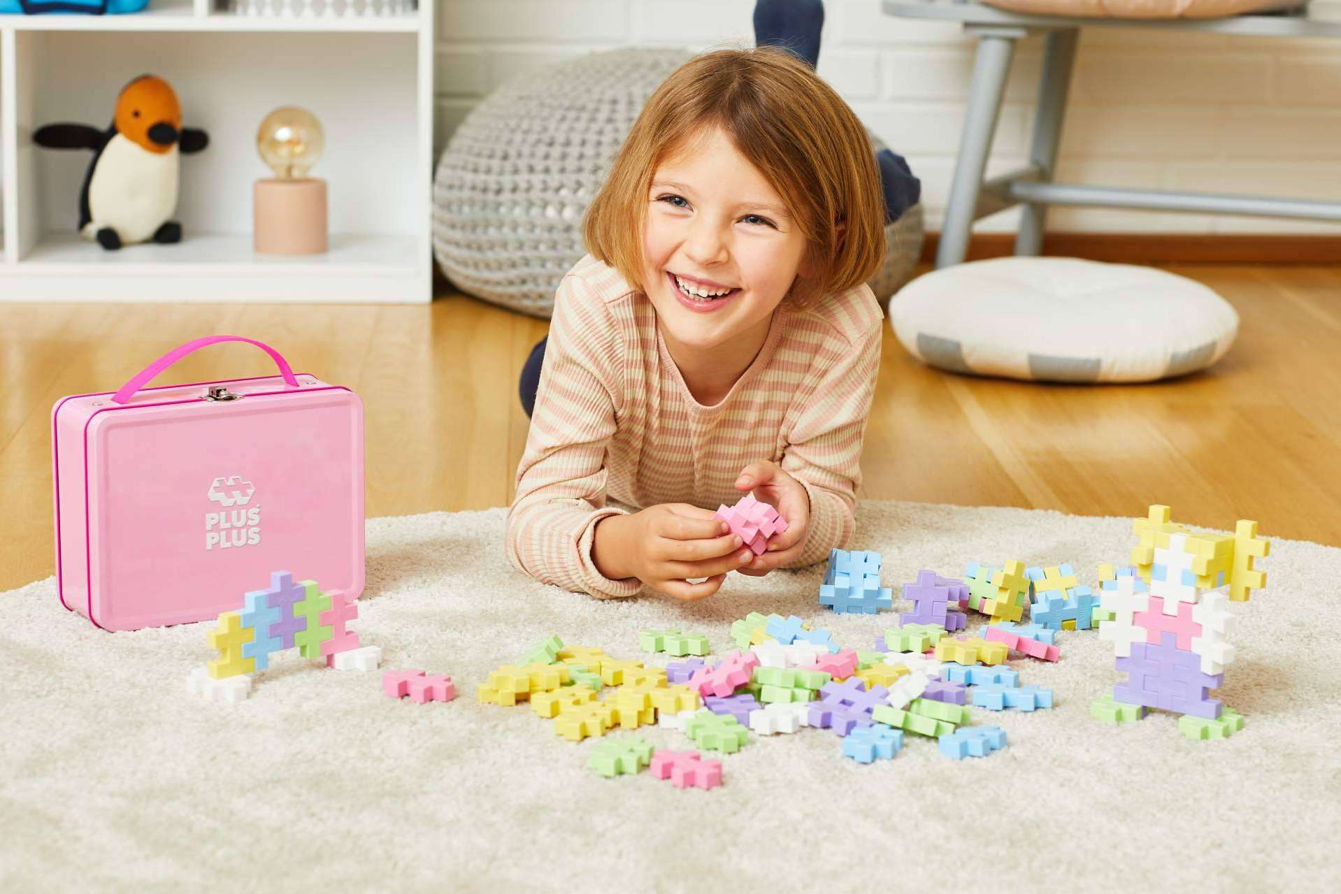 ¿Qué ofrece la línea de construcción creativa de Plus-Plus para los más pequeños?