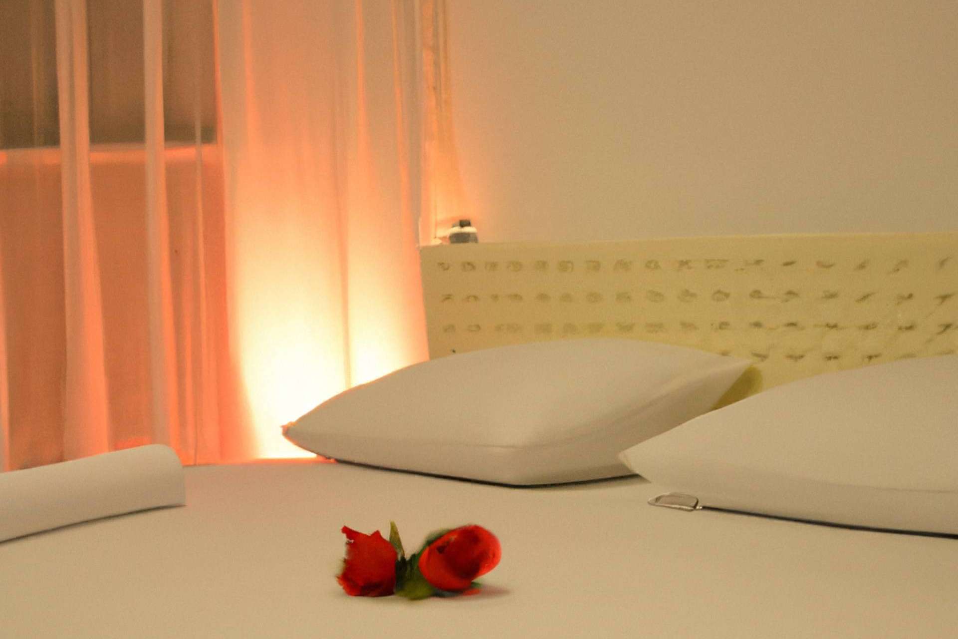 Bed Lifter presenta el elevador que se puede instalar en cualquier cama de hotel