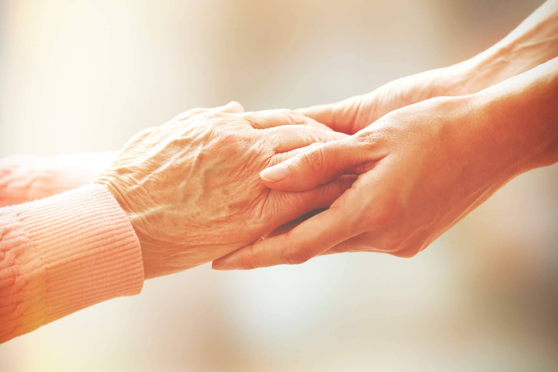 ¿Cómo reconocer los primeros síntomas en la enfermedad de Parkinson?