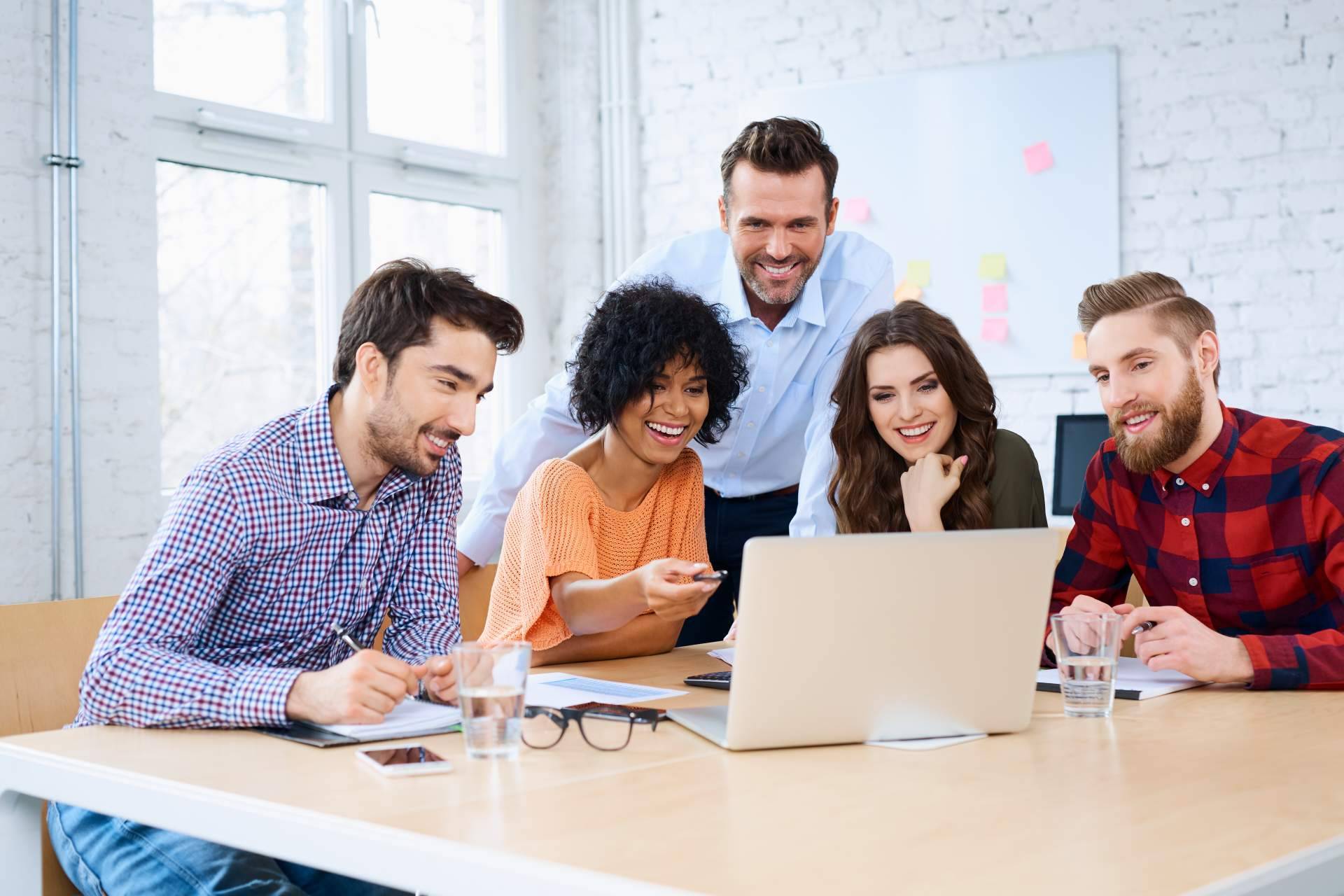 Entrar en el mercado laboral con la doble titulación en Dirección de Marketing Digital y Digital Business de Constanza Business & Protocol School