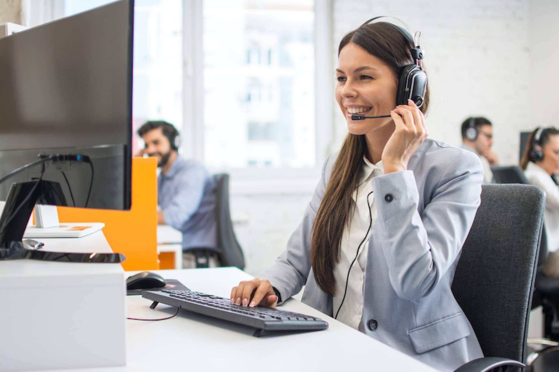 Auriculares profesionales, el secreto de los call centers exitosos según Tecnitrán