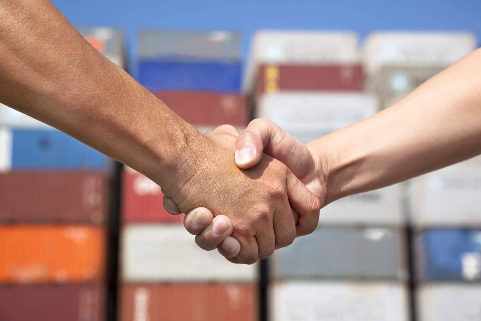 Redmoving explica qué incluyen los servicios de mudanzas internacionales