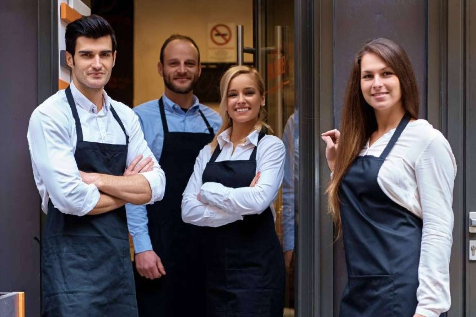 Ganar más de camarera en Australia que de ingeniera en España, ¿es posible?