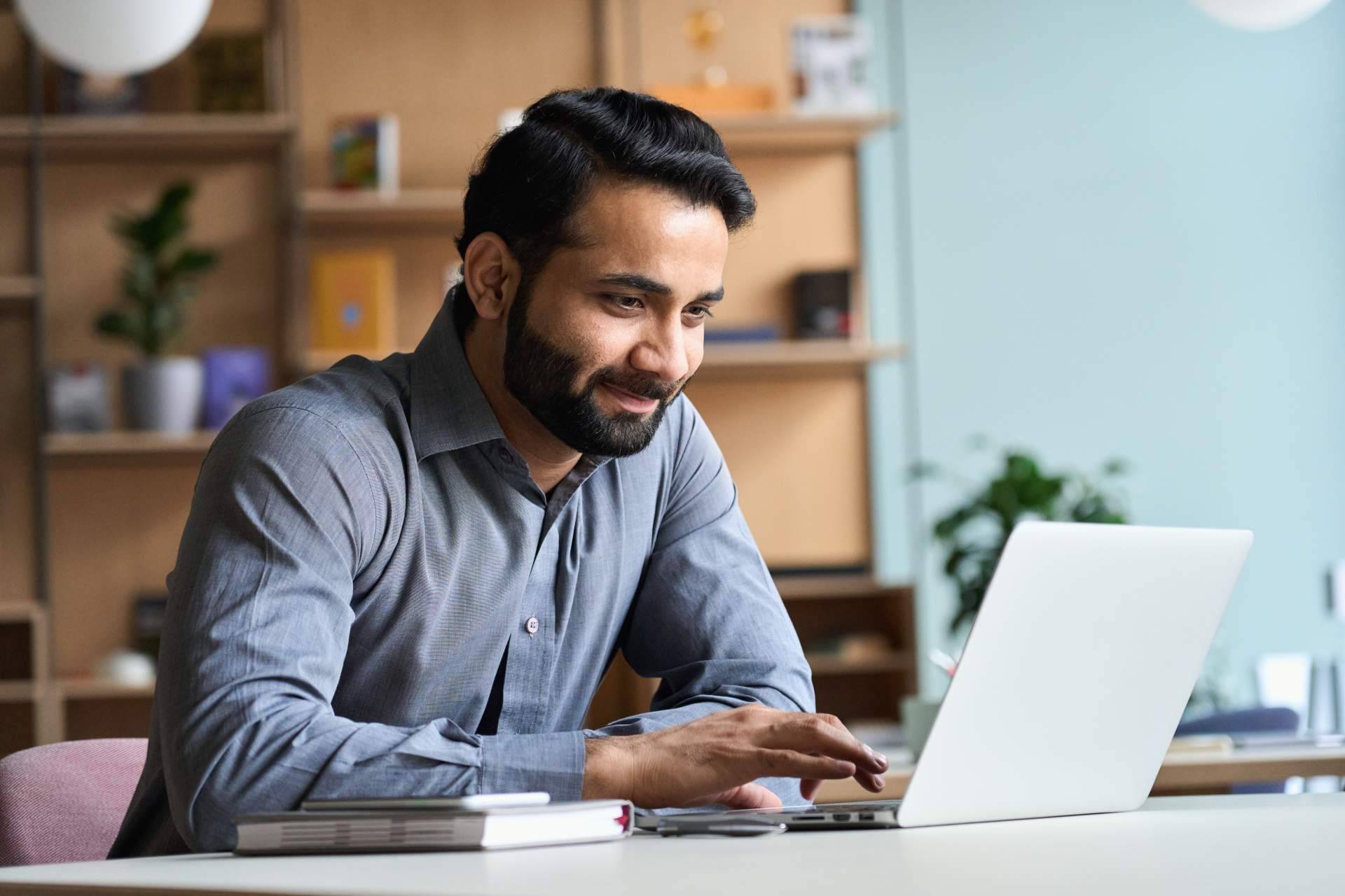 Servicio de realización de trabajos universitarios, con ApruebaTodo