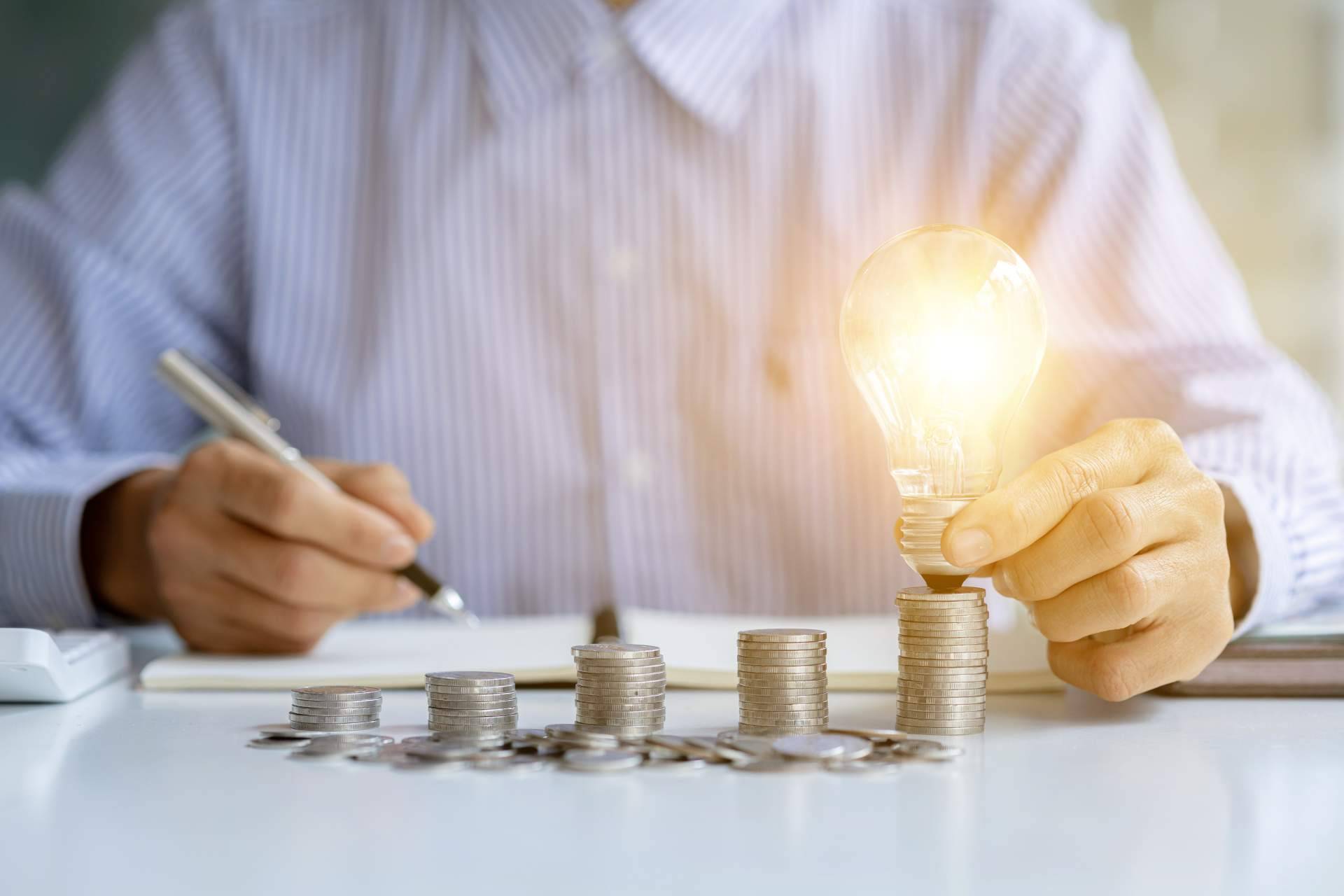 El servicio de asesoramiento para ahorrar en la factura eléctrica de LuzHogar