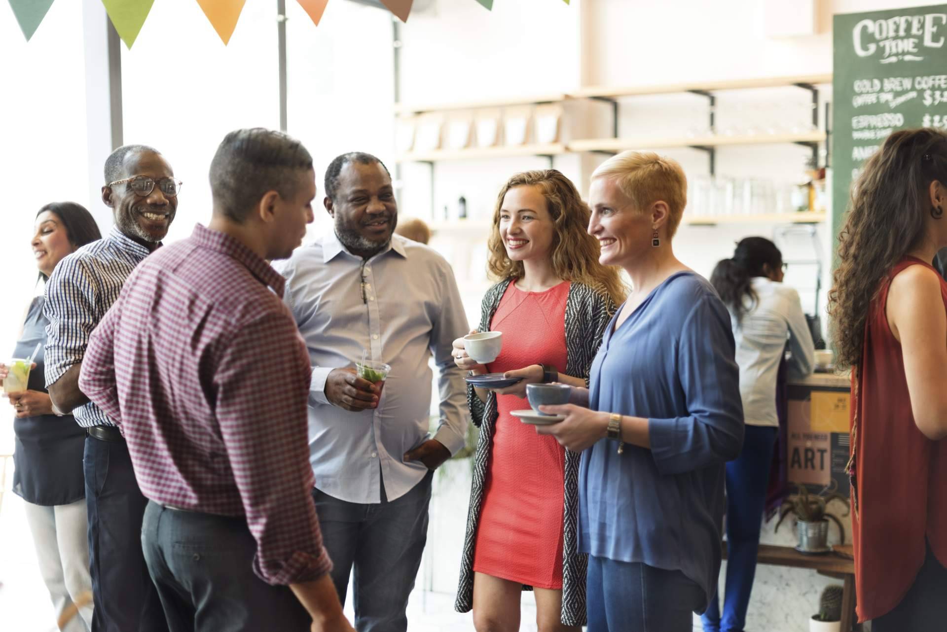 Contratar un catering para empresas para conquistar a los socios de negocios en Madrid