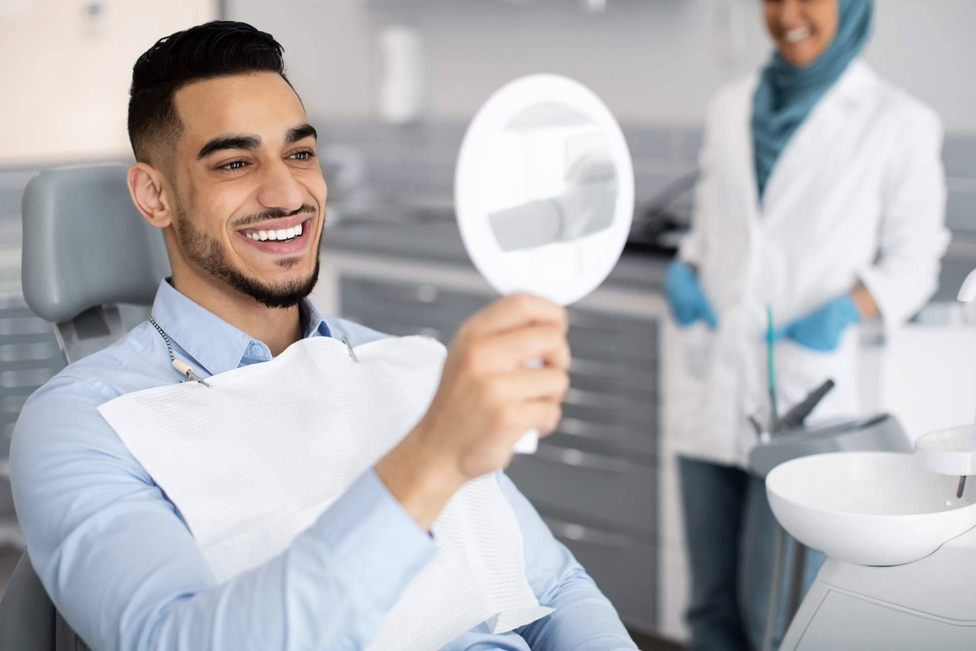 Aplicarse microcarillas dentales sin tallado en Barcelona y Madrid de la mano de Carlos Saiz Smile