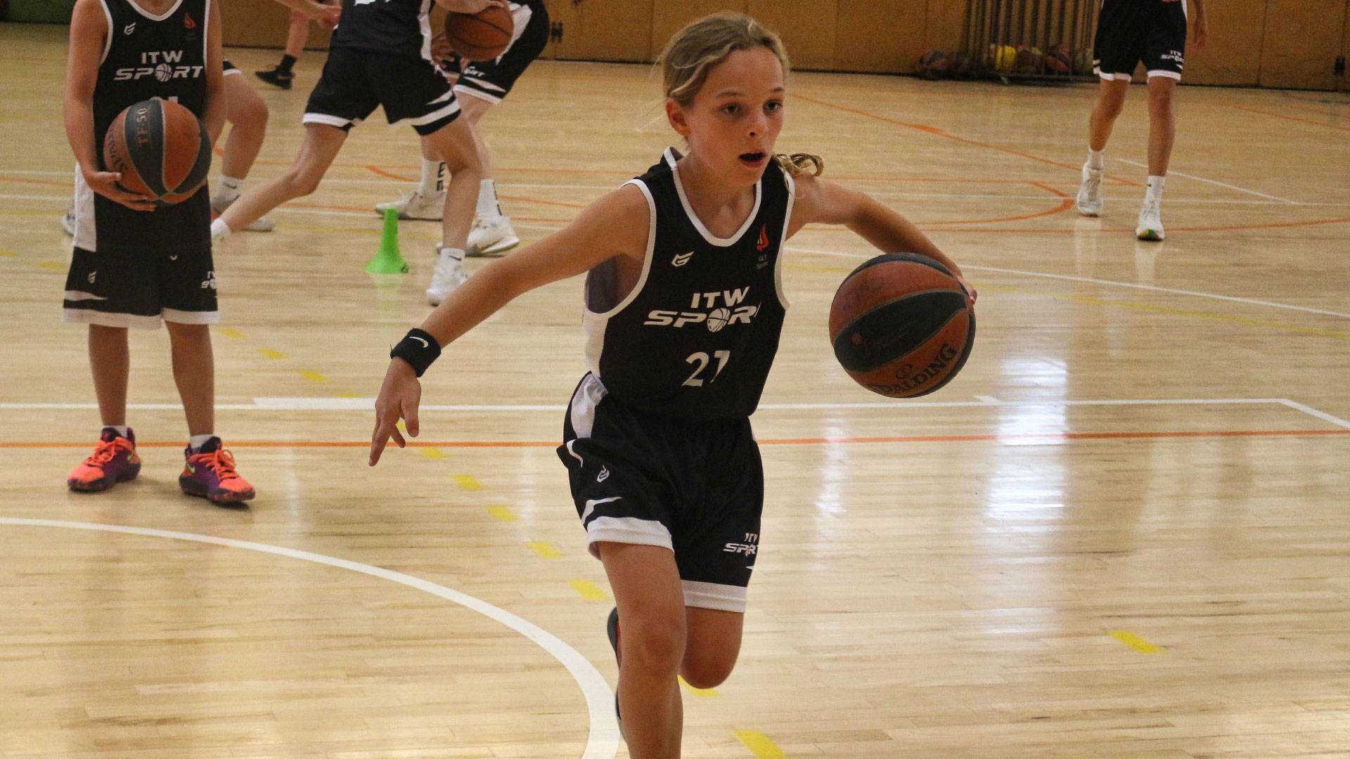 Entrenamiento de baloncesto en España con los expertos de ITW Sport