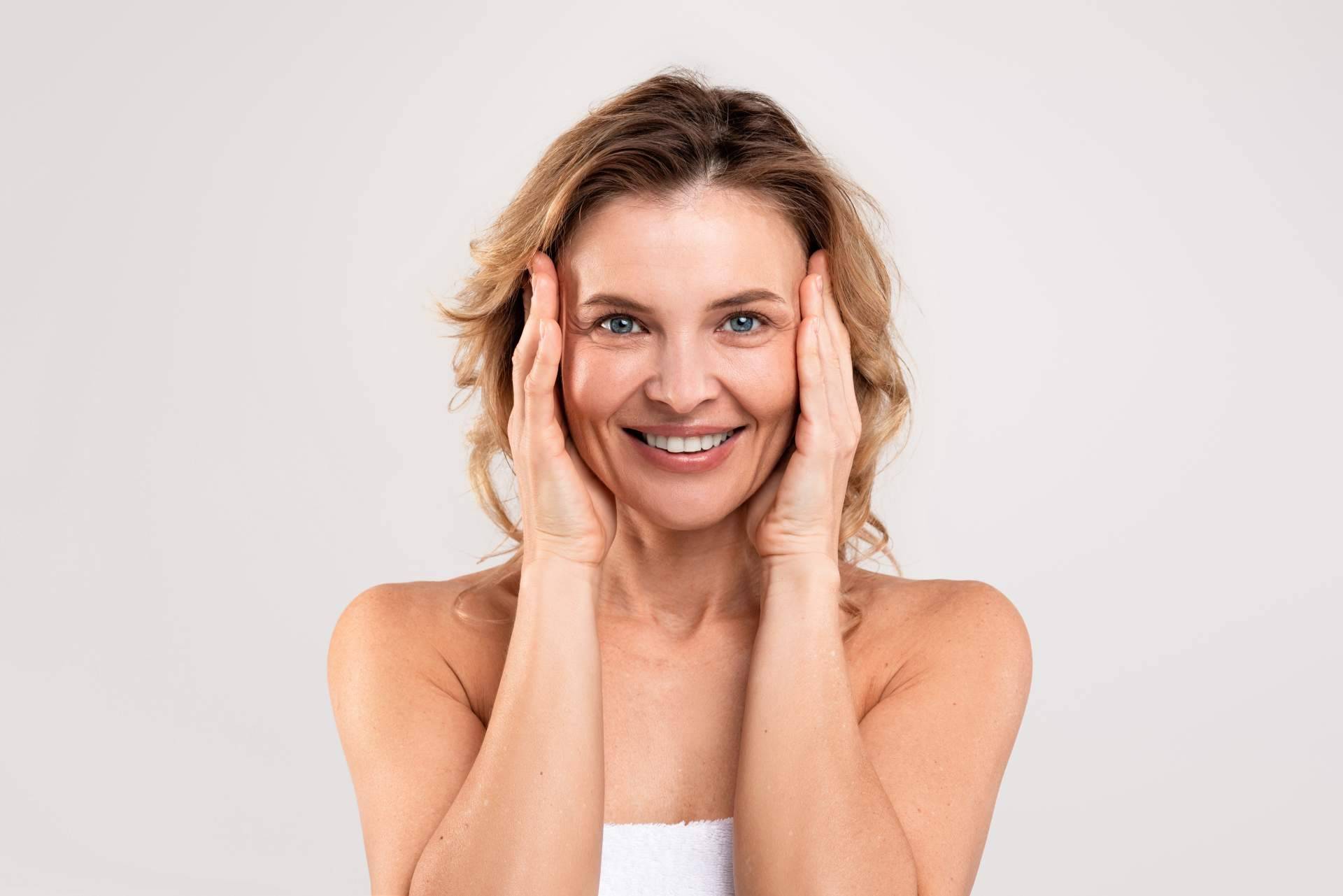 Obtener una piel más suave, tersa y luminosa con los peeling químicos médicos de AnaBoss