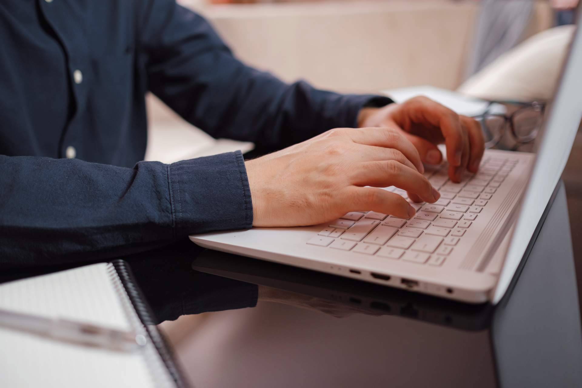 Qué servicios personalizados ofrece Explotación Web para el desarrollo web