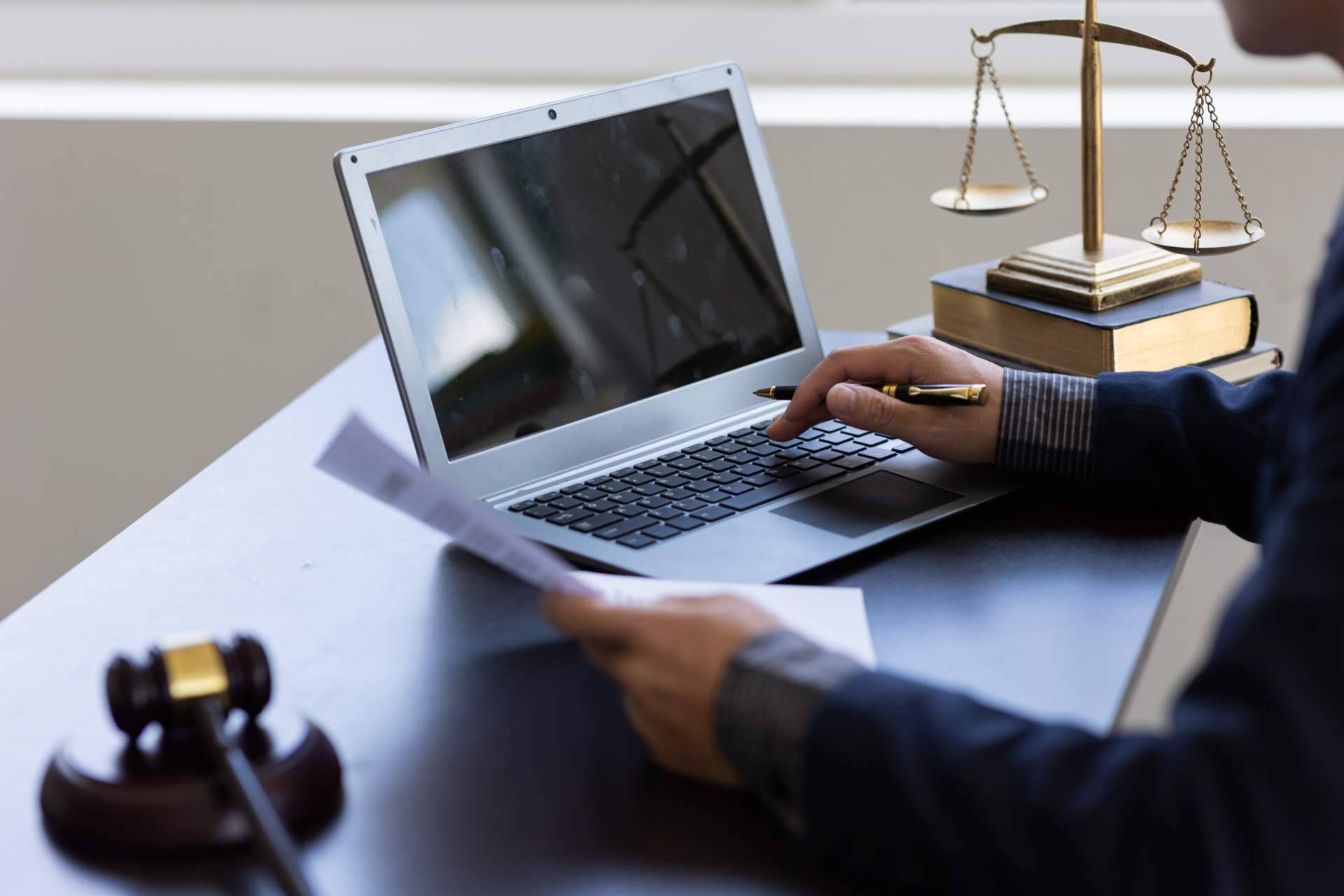¿Qué es el delito de abuso sexual?, de la mano de Català Reinón Abogados